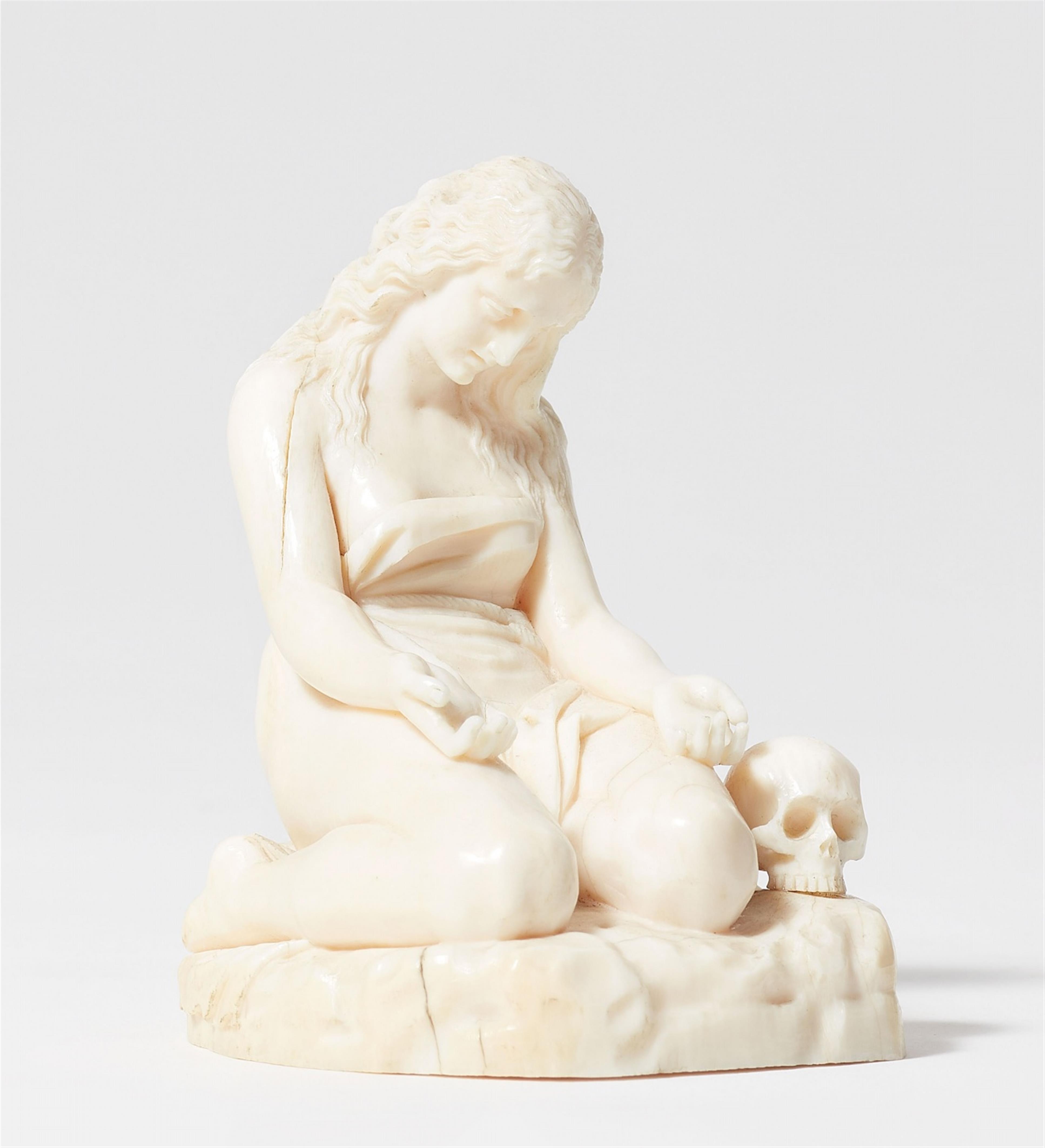 Italy around 1800/1810 - An Italian carved ivory figure of the penitent Mary Magdalene, around 1800/1810 - image-1