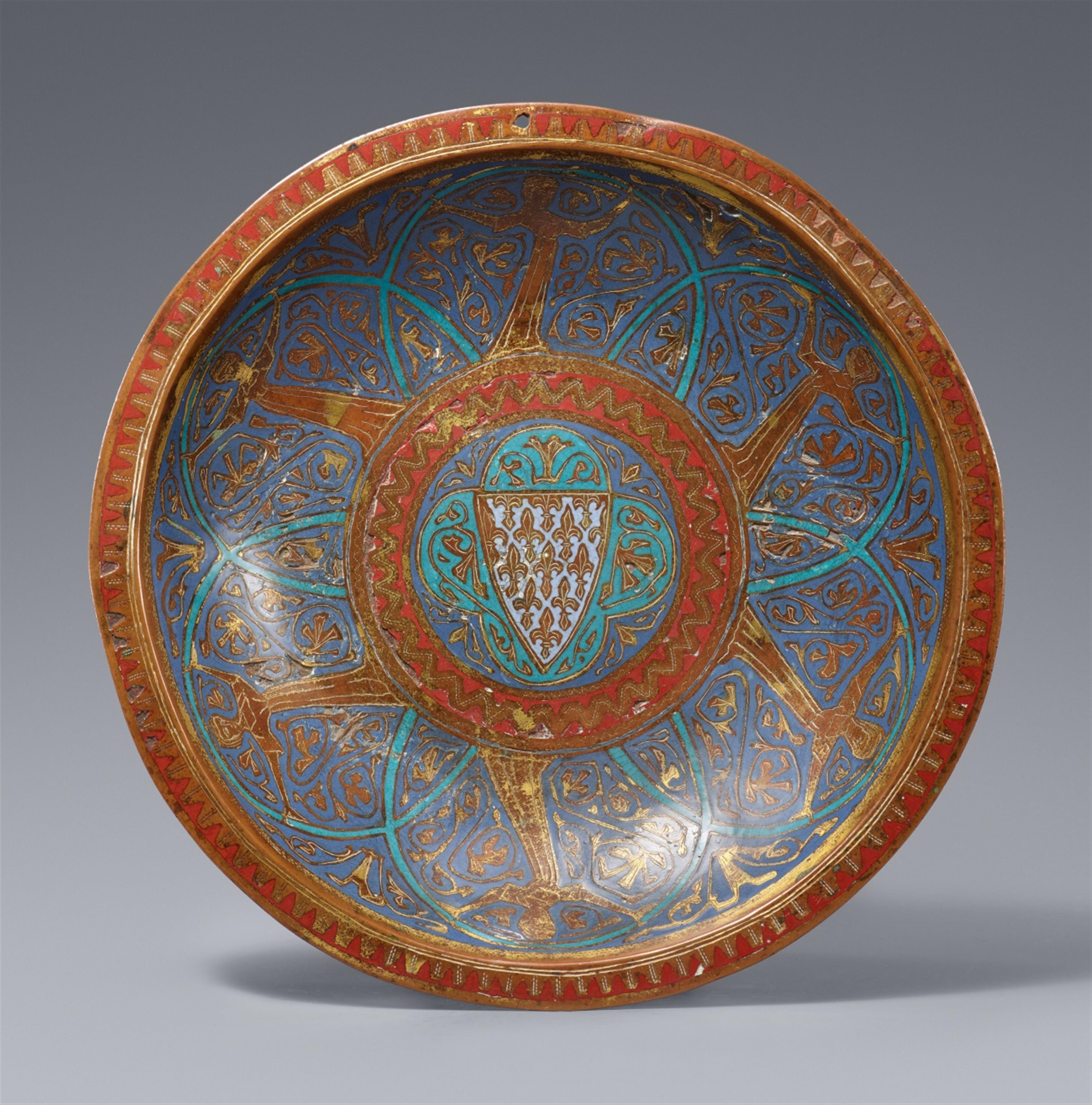 Limoges first half 13th century - An enamelled bronze dish with the French coat-of-arms - image-1