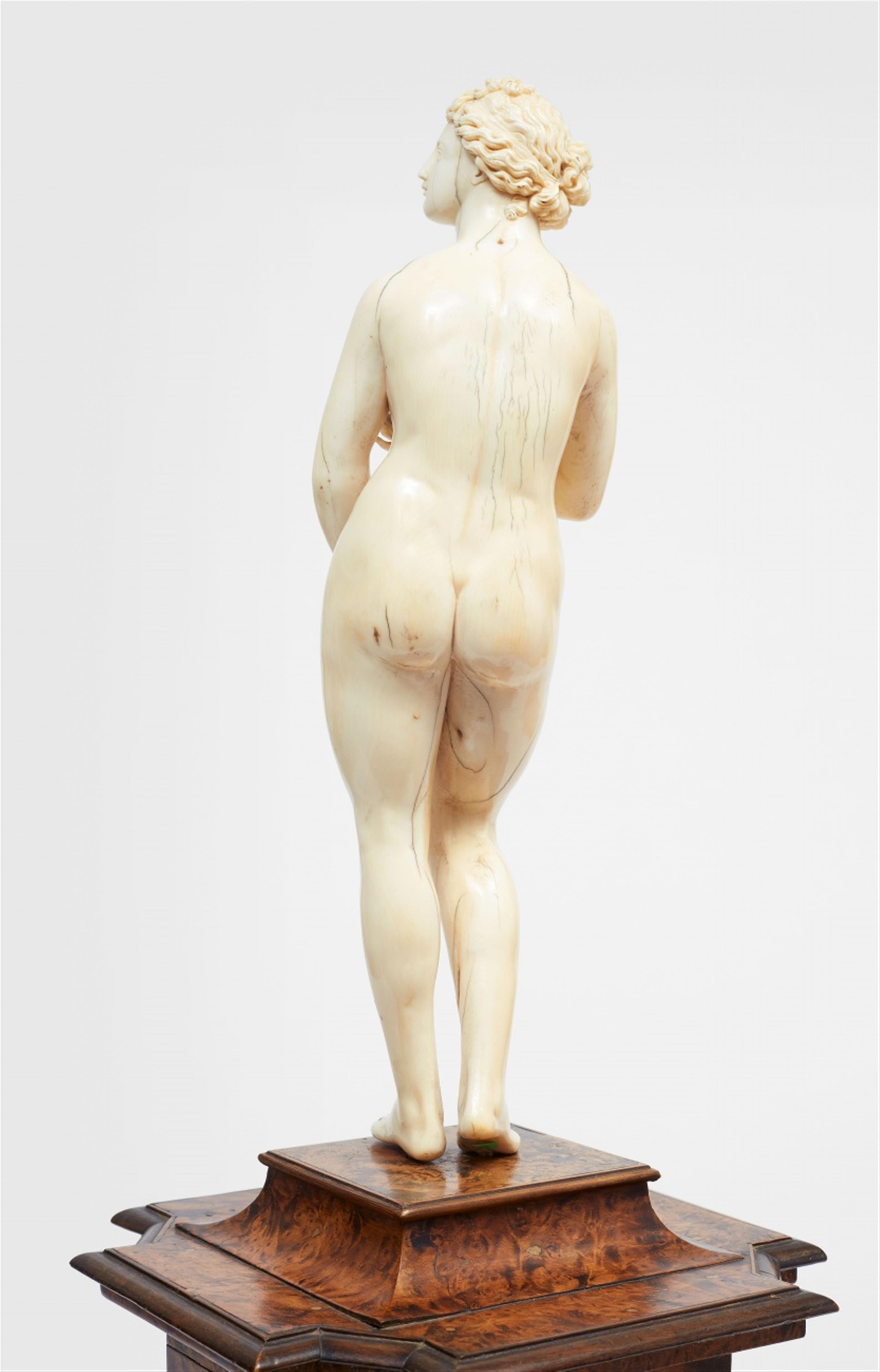 Leonhard Kern, circle of - A carved ivory figure of the Venus Medici - image-2
