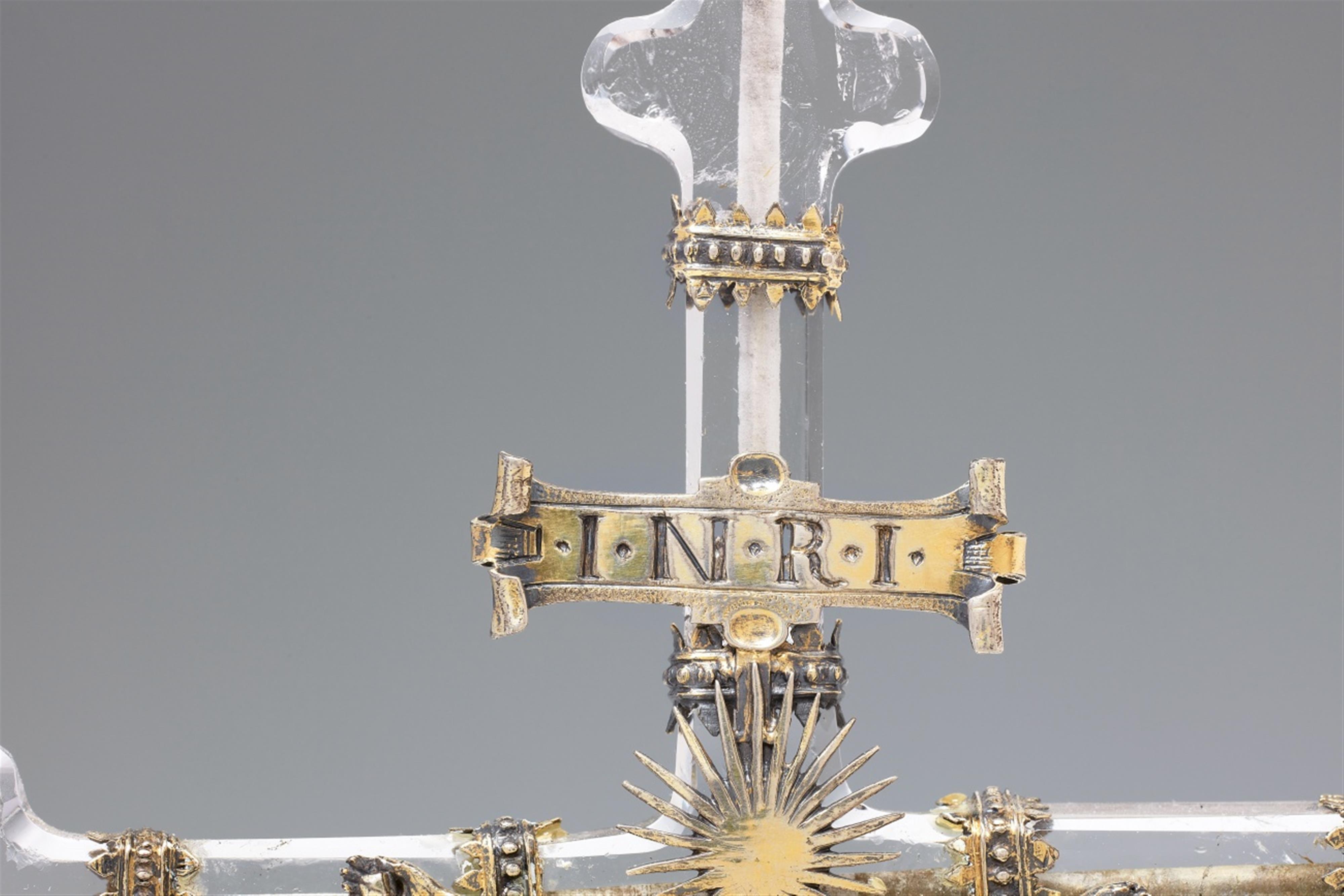 Probably Austria mid-17th century - A small silver-mounted rock crystal altar cross, mid-17th century - image-3