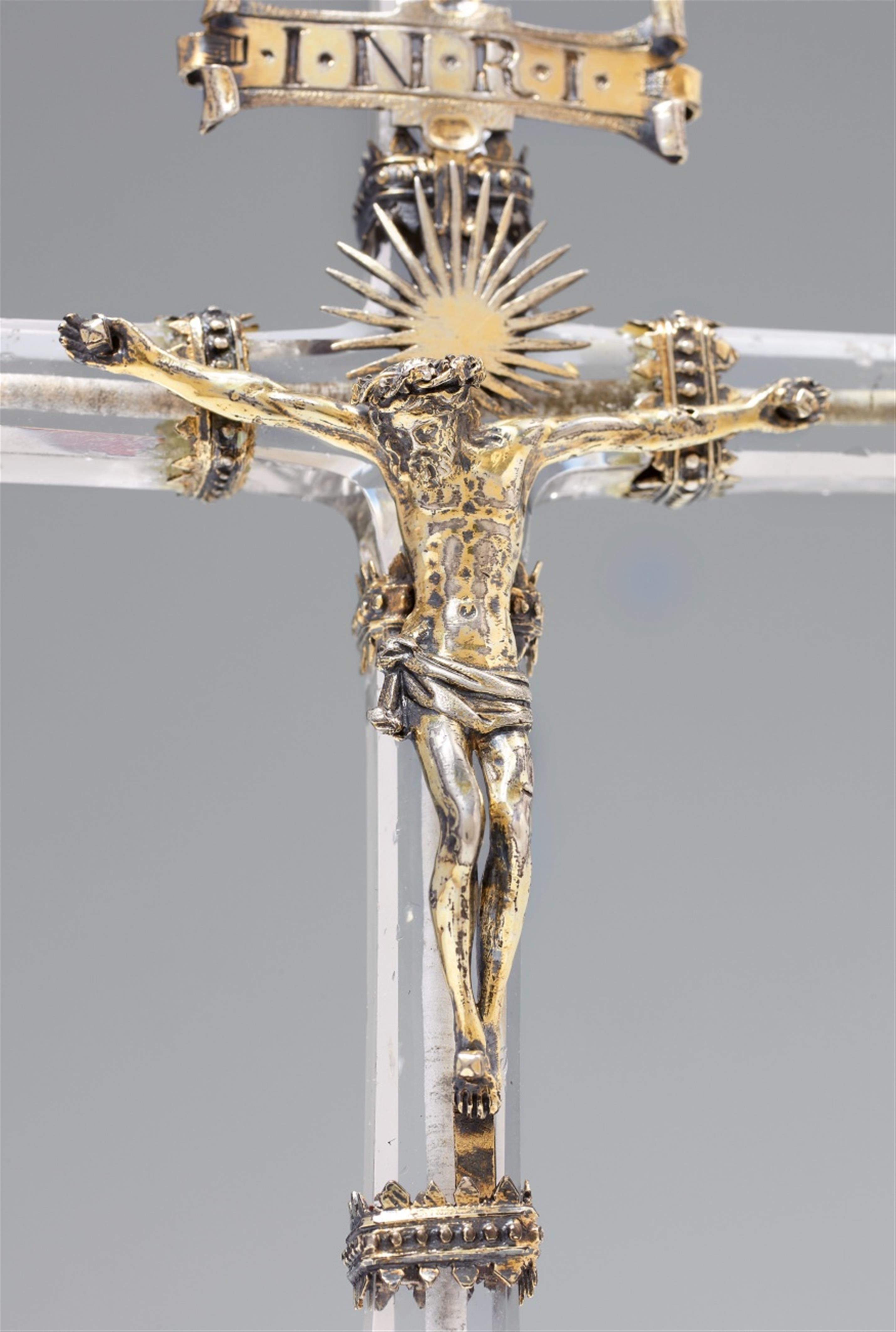 Probably Austria mid-17th century - A small silver-mounted rock crystal altar cross, mid-17th century - image-5