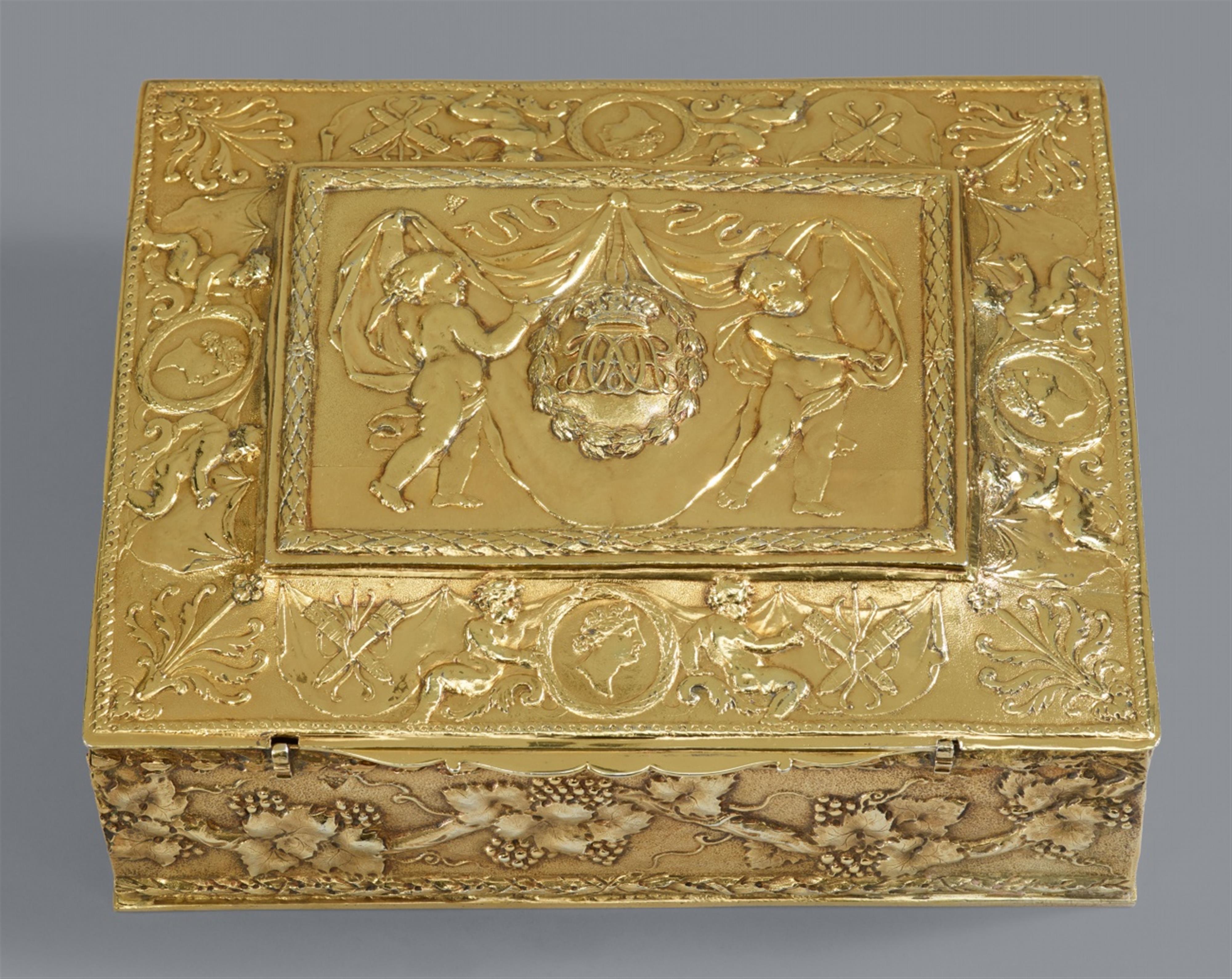 A courtly Parisian silver gilt toilette box - image-3