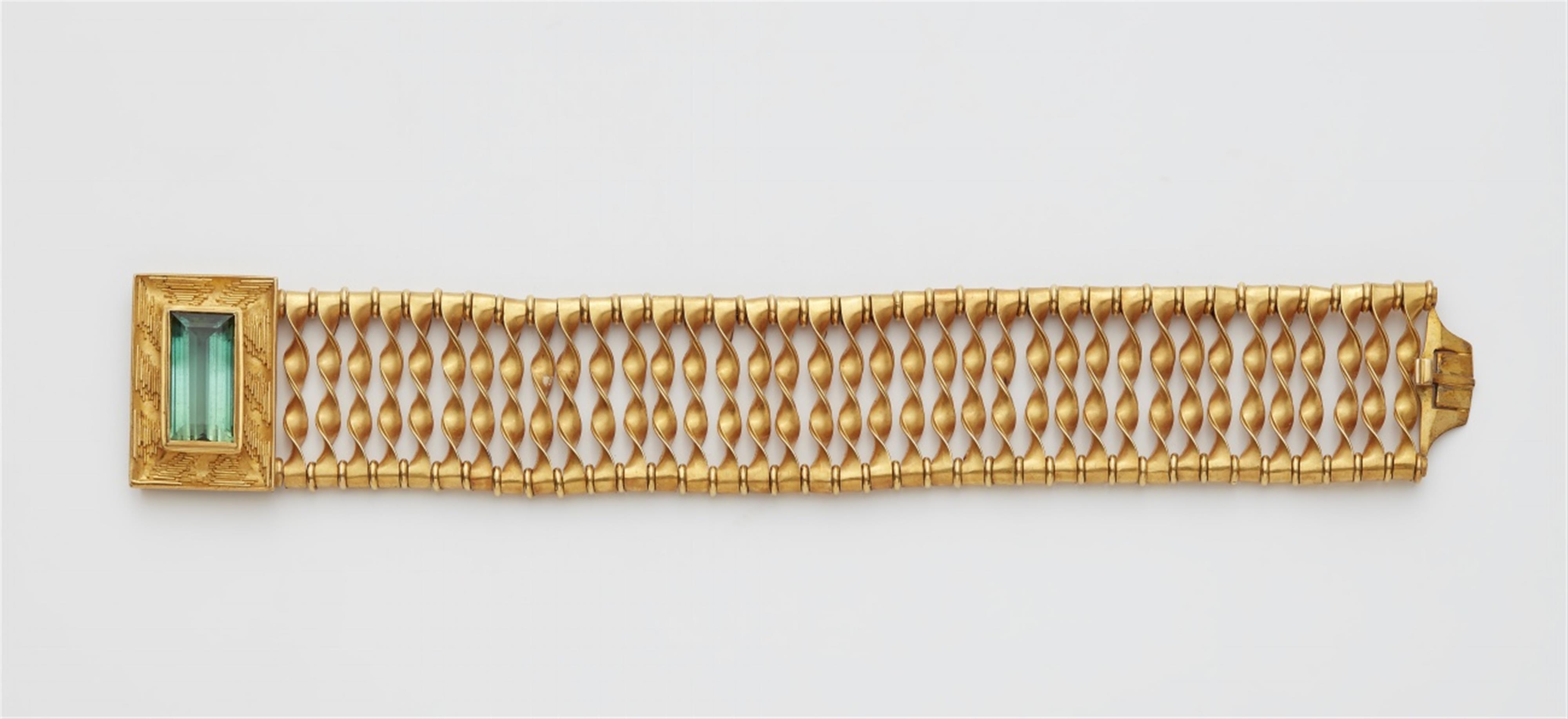 An 18k gold and green tourmaline bracelet - image-1