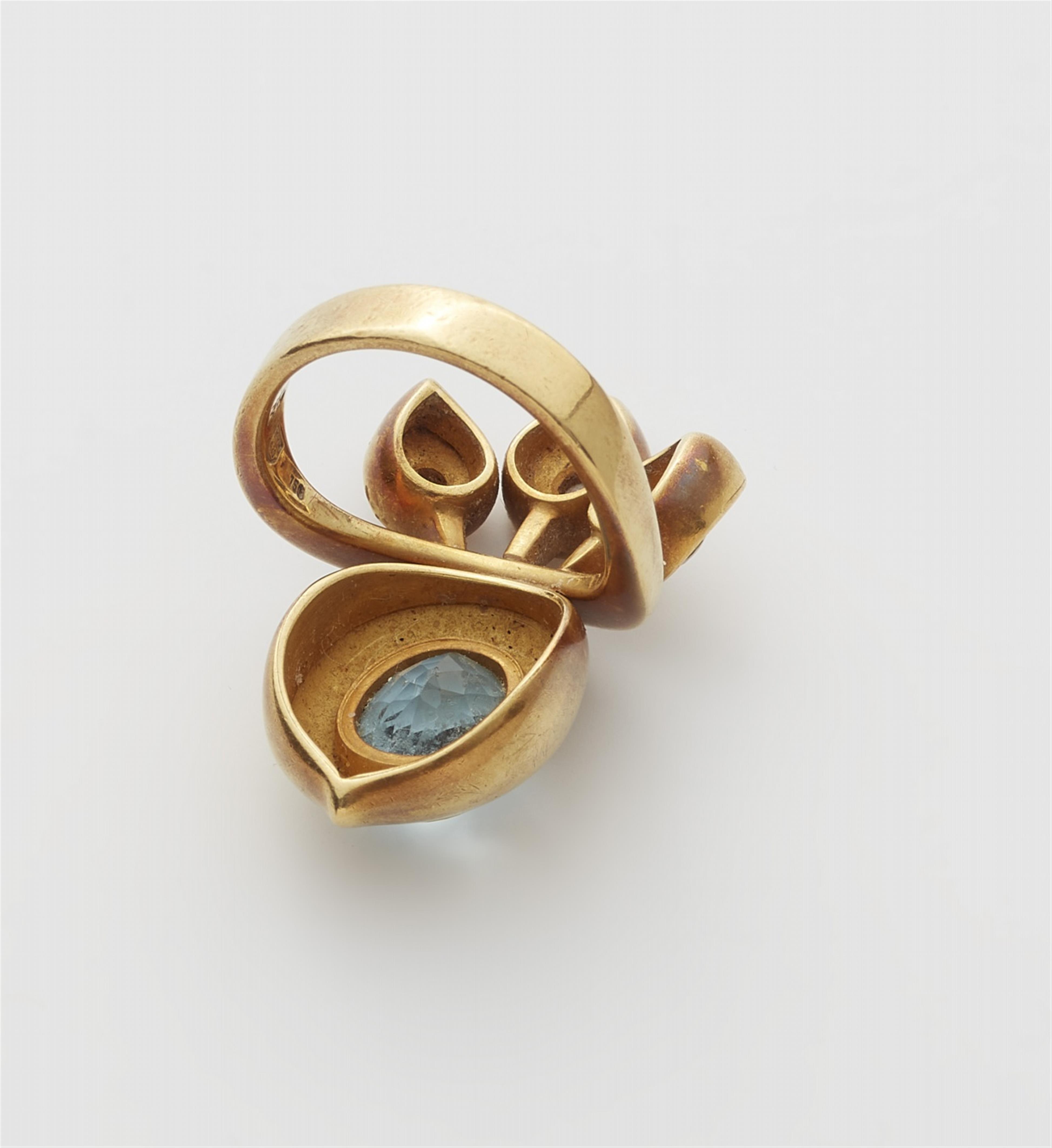 An 18k gold granulation aquamarine ring - image-2