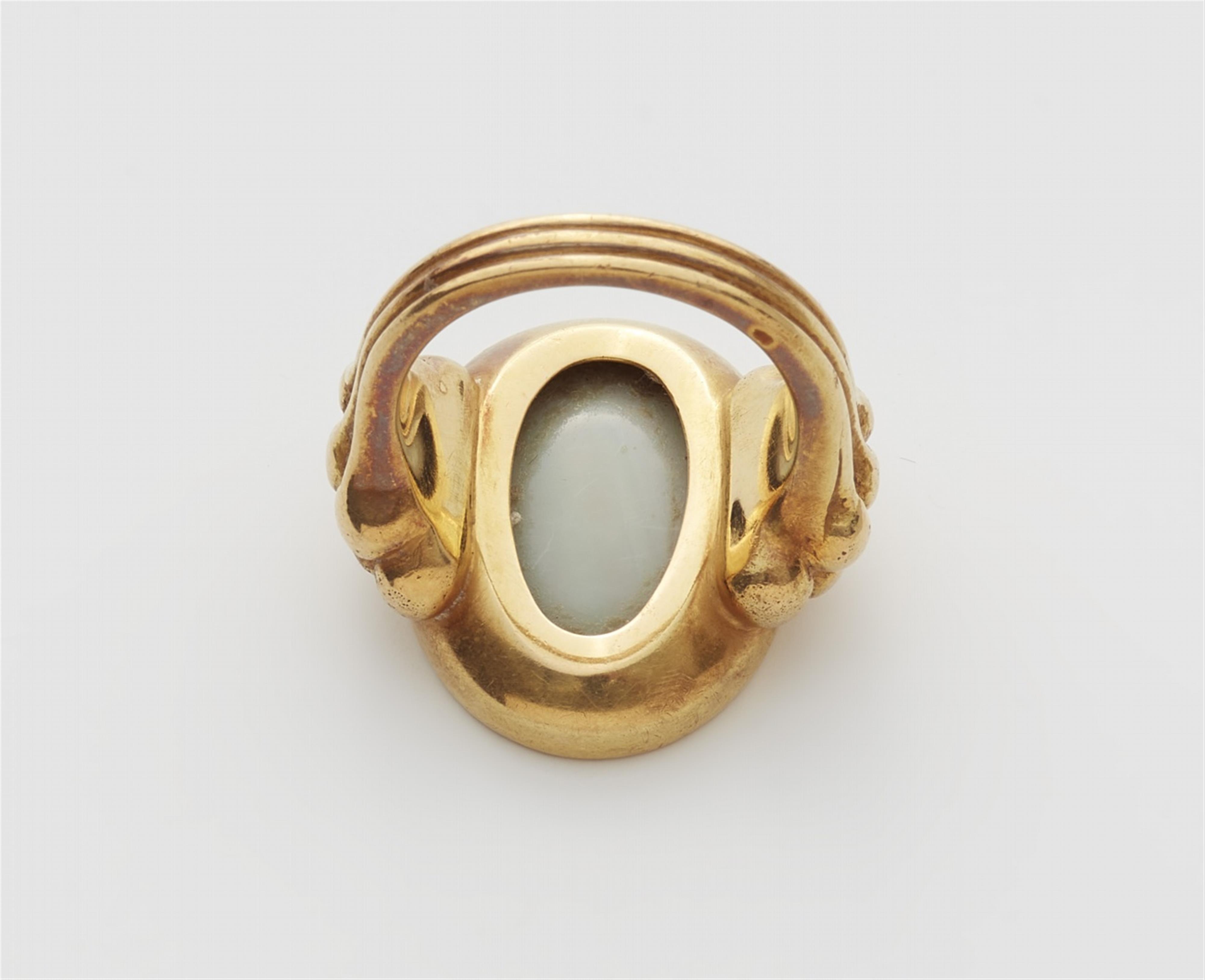 An 18k gold opal ring - image-2