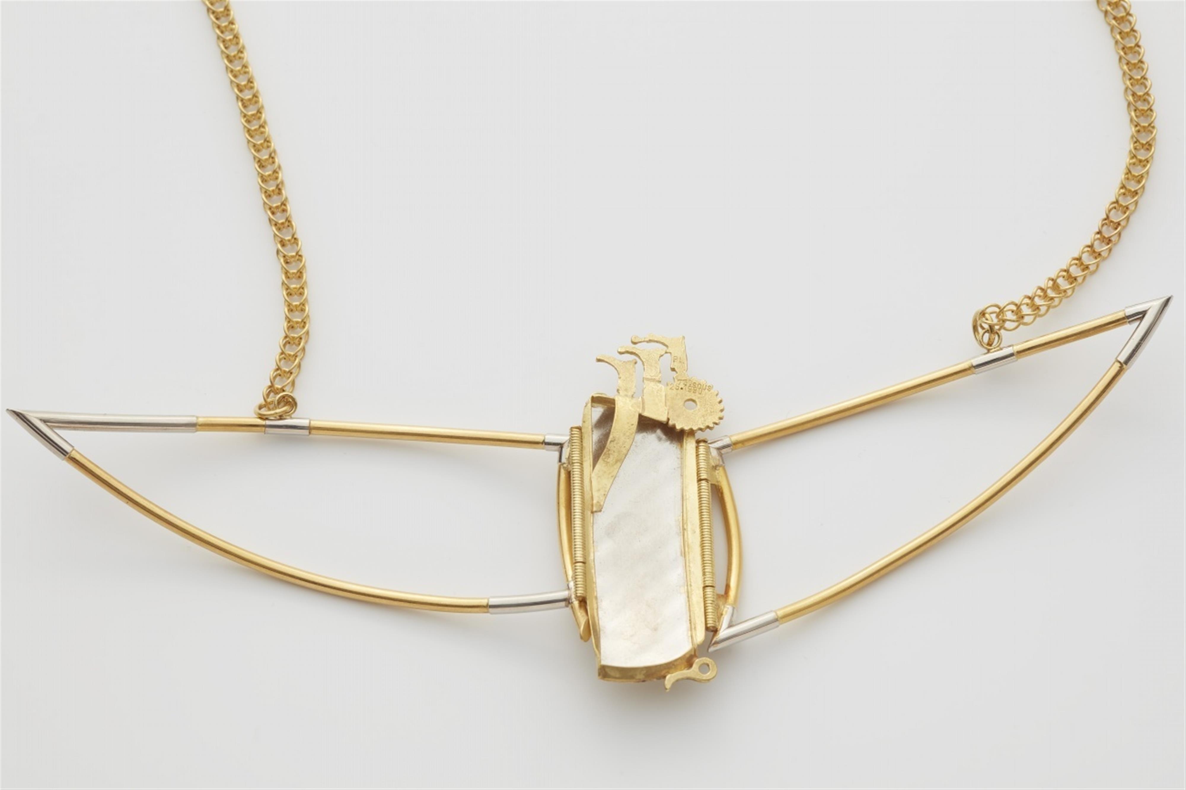 An 18k gold and platinum necklace with a foot motif - image-3