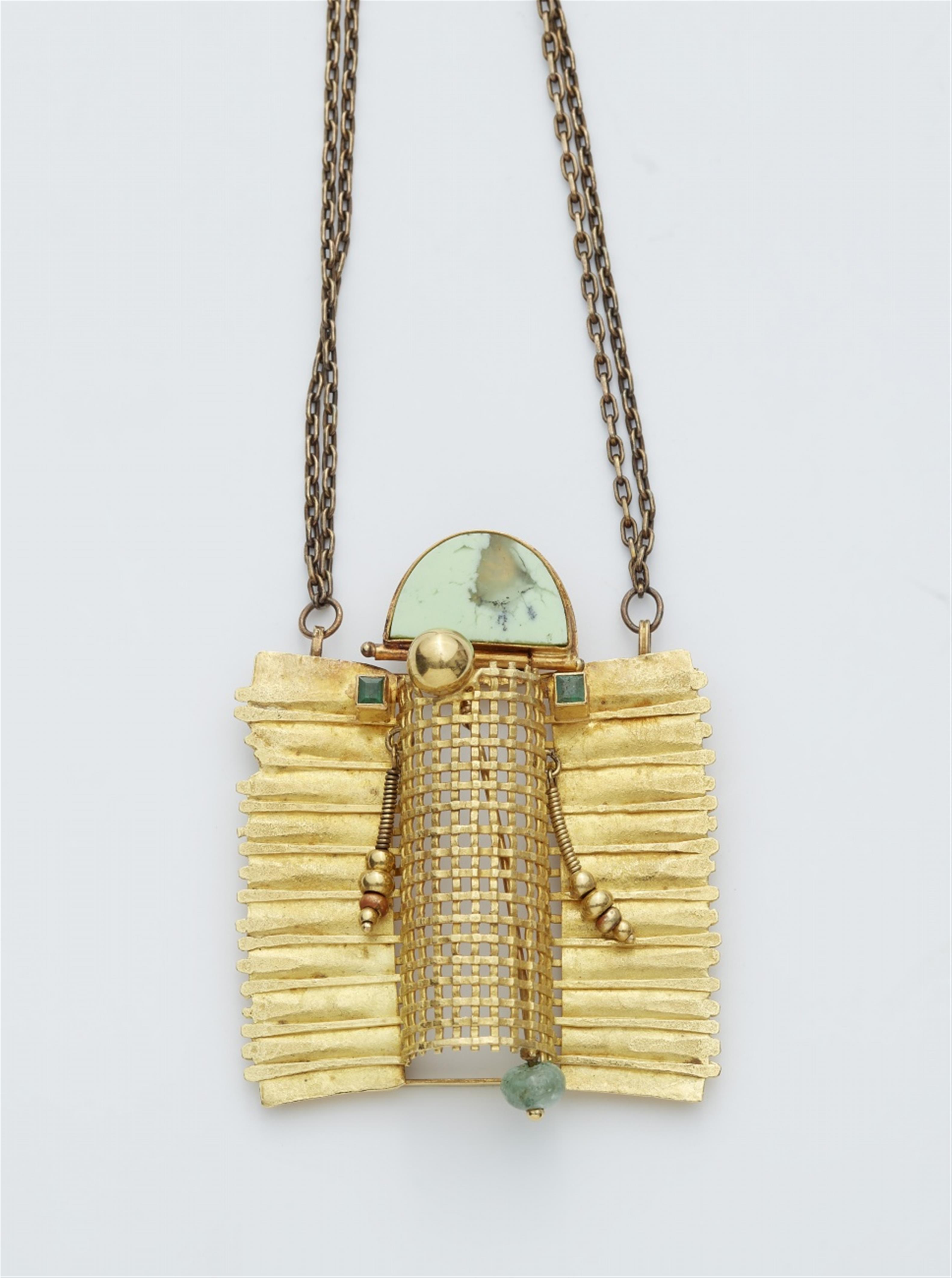 An 18k gold and silver chrysoprase necklace - image-1