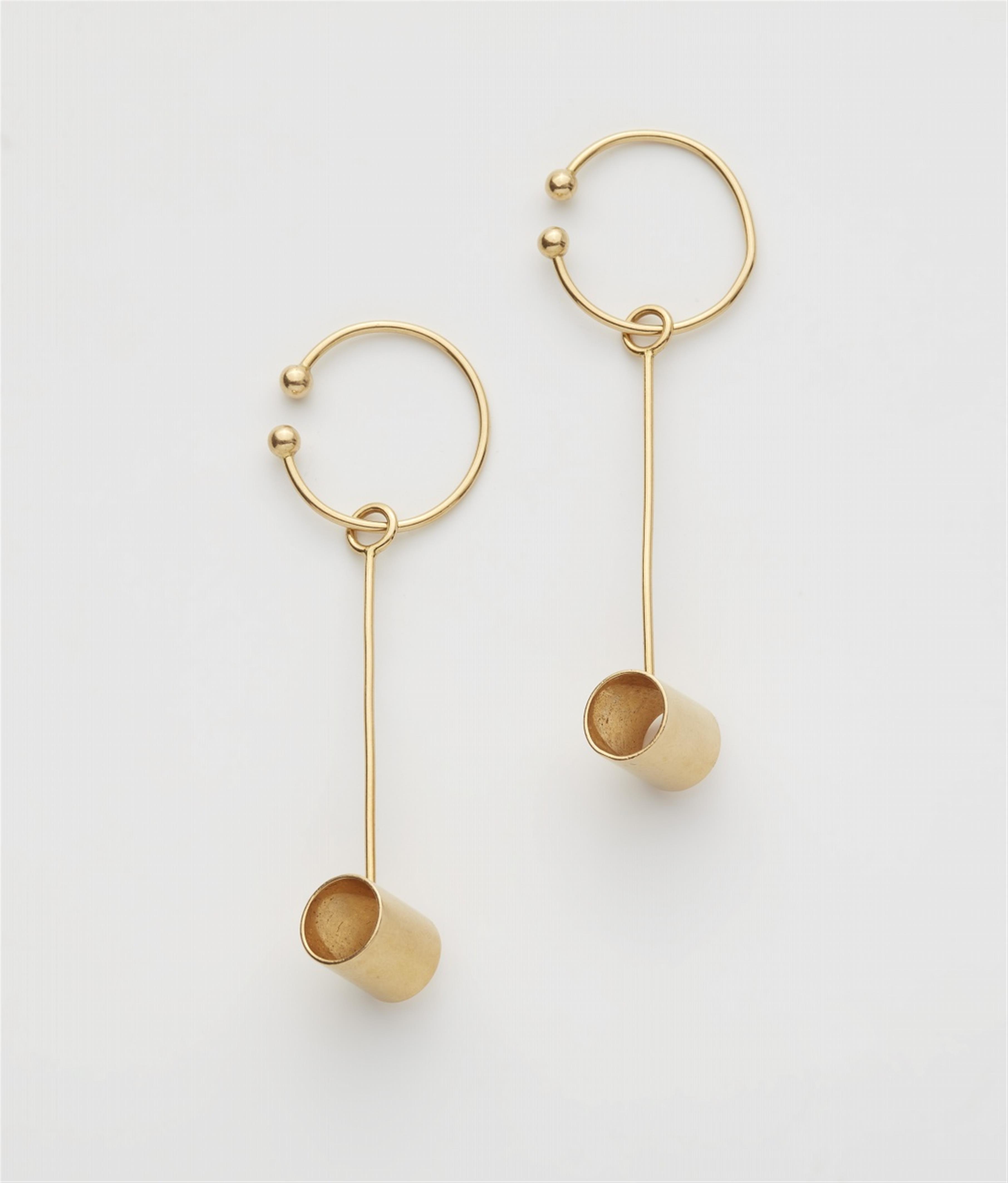 A pair of 18k gold pendant earrings - image-1