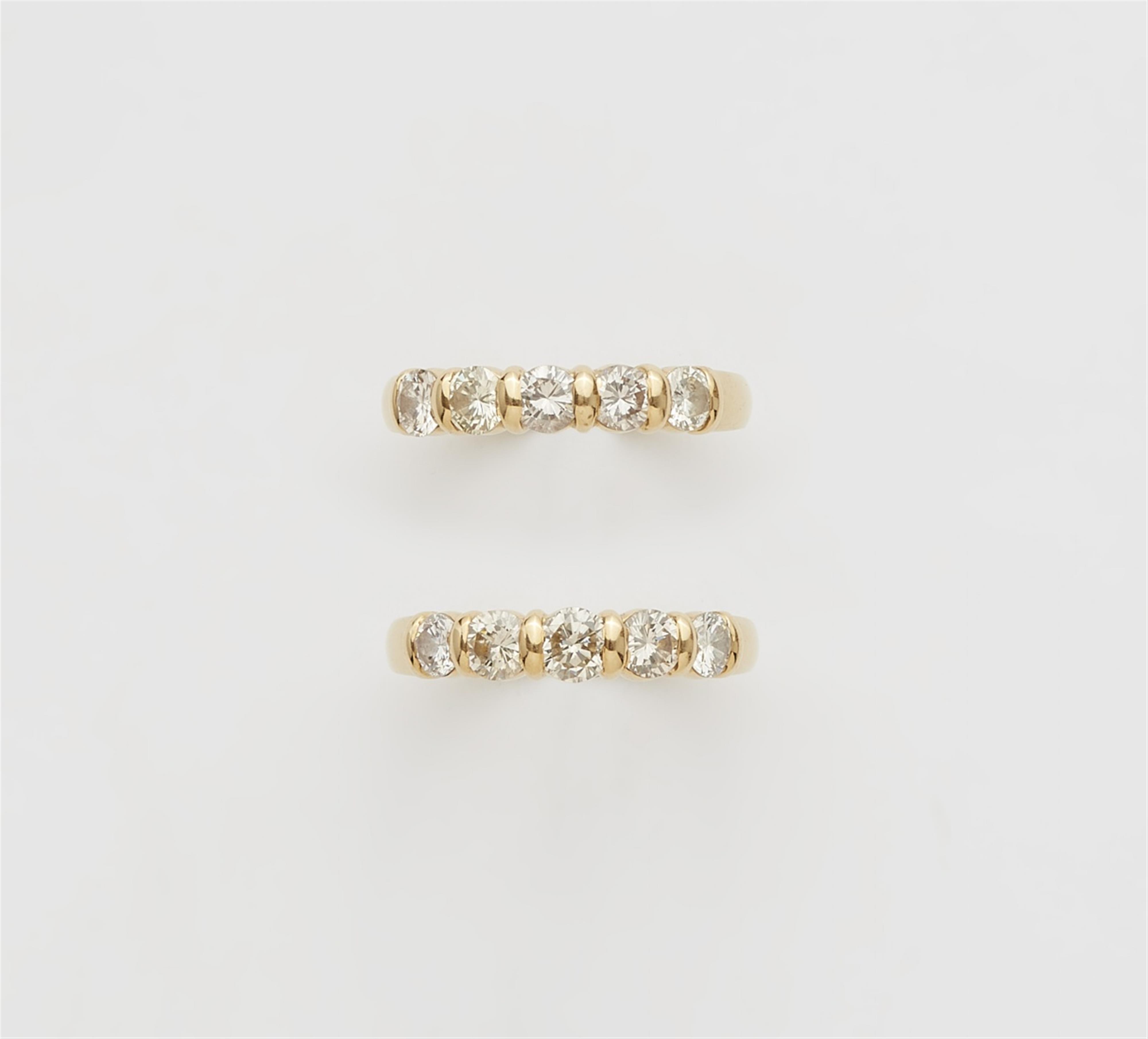 Paar Fünfsteine-Ringe mit Diamanten - image-1