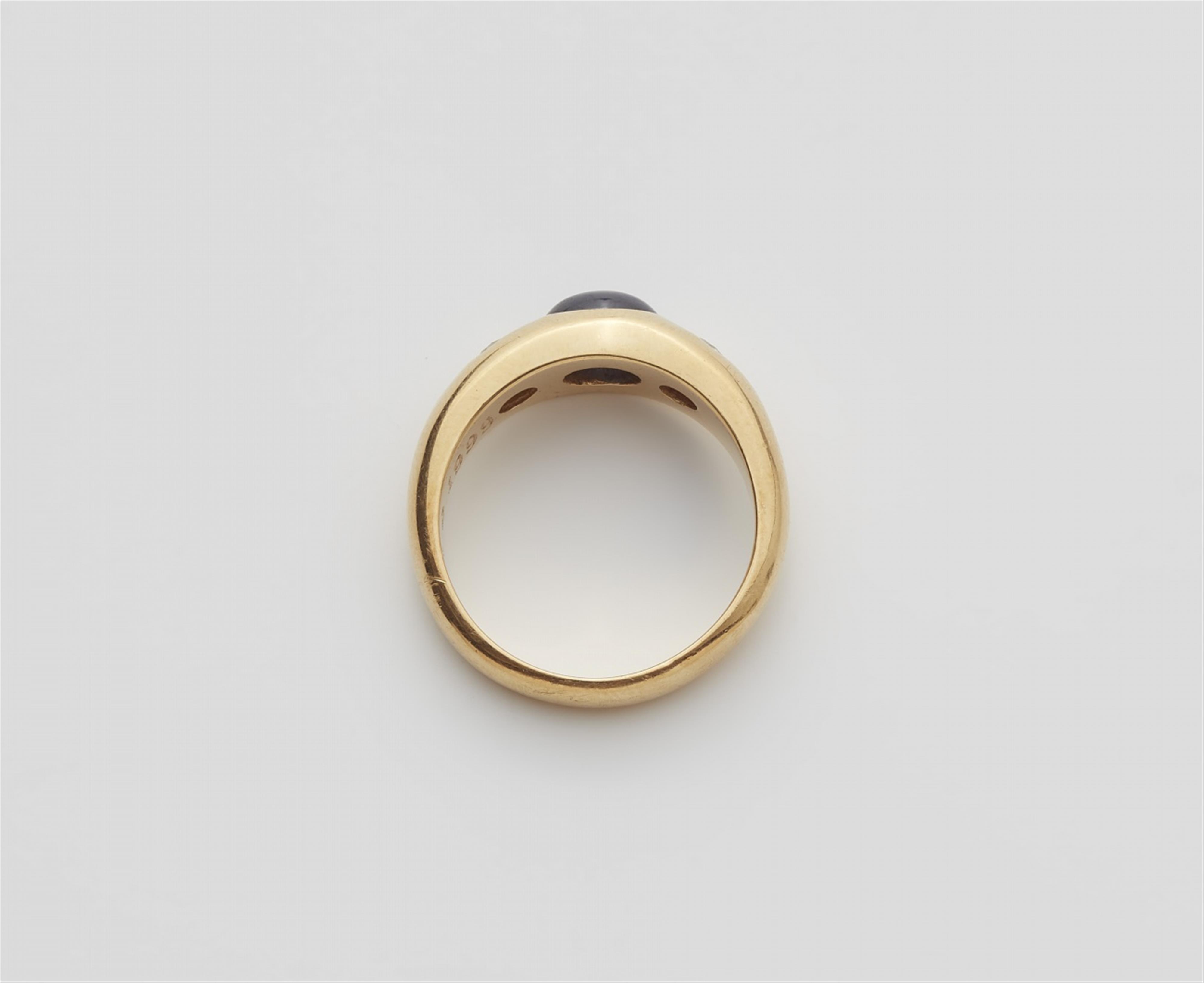 An 18k gold sapphire ring - image-2