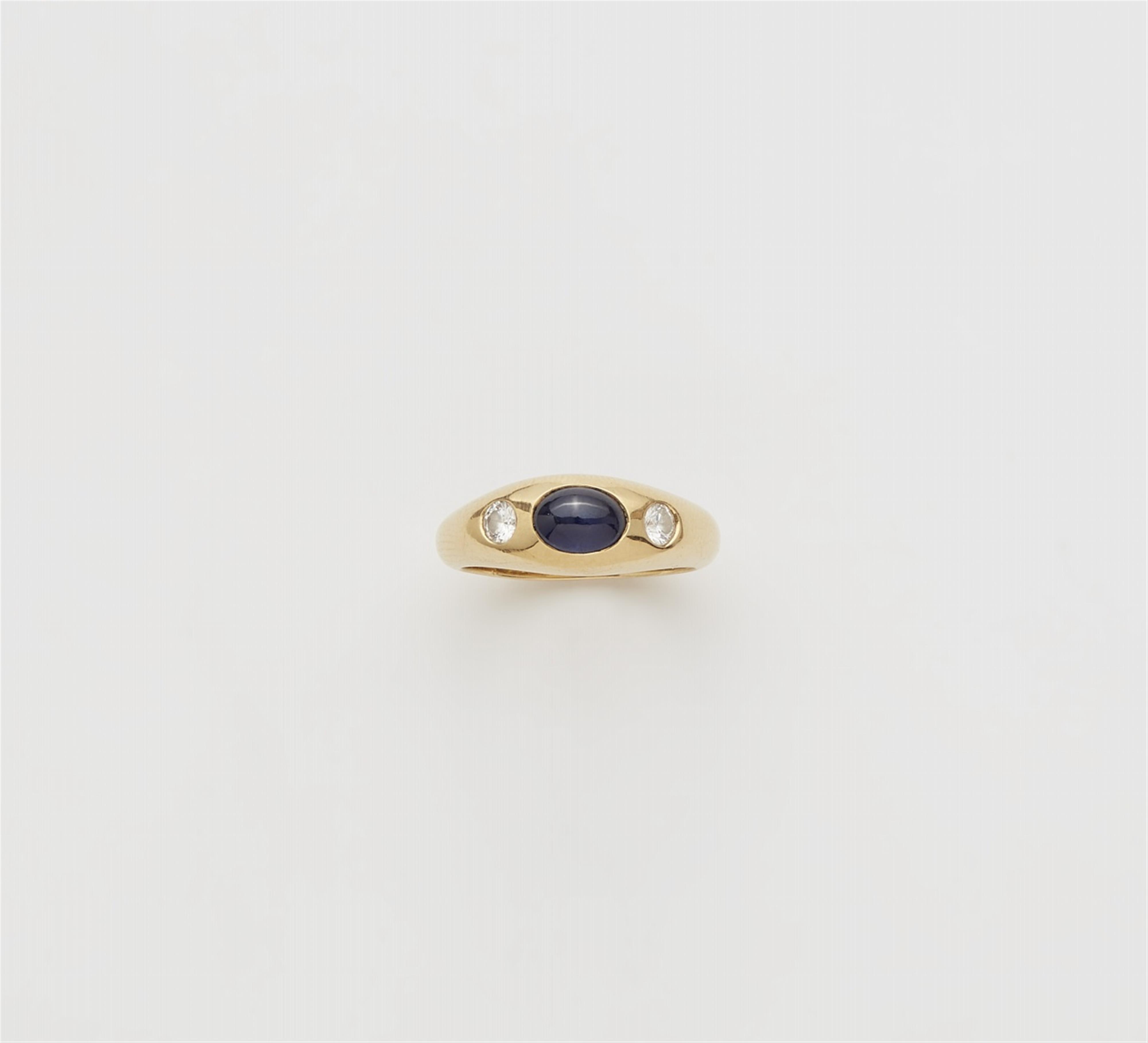 An 18k gold sapphire ring - image-1