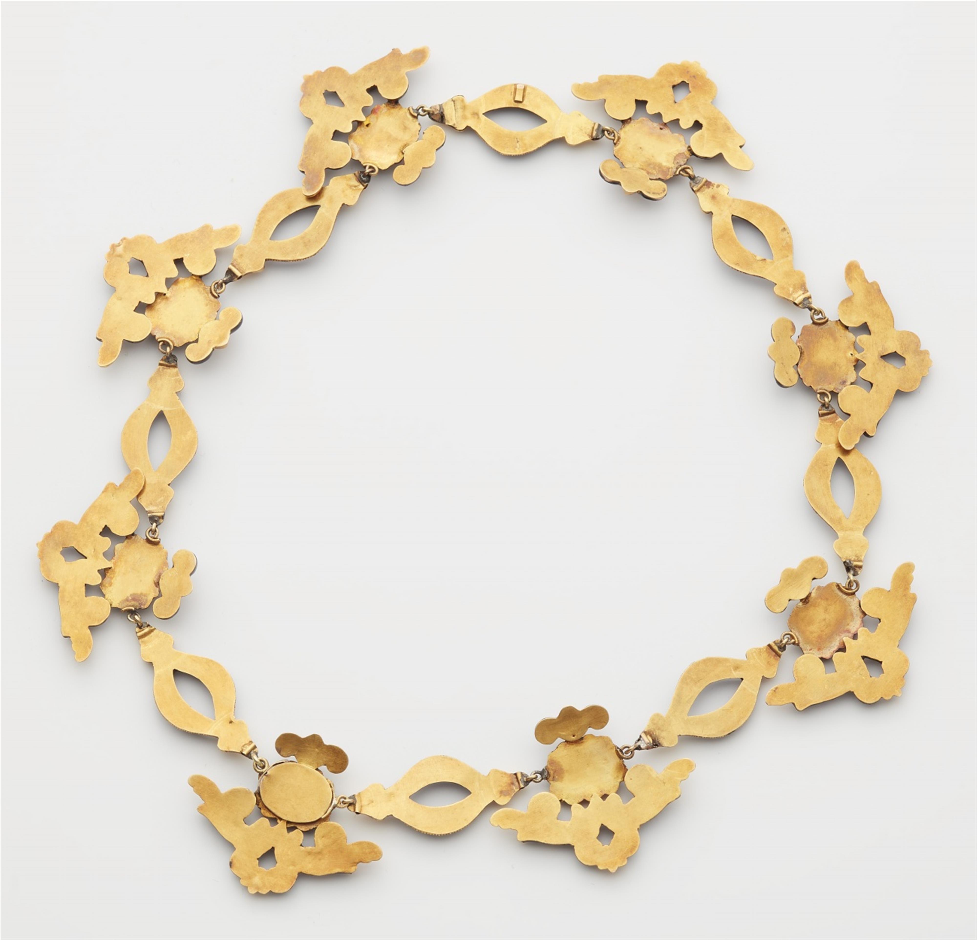 A sheet gold necklace (at least 18k) - image-2