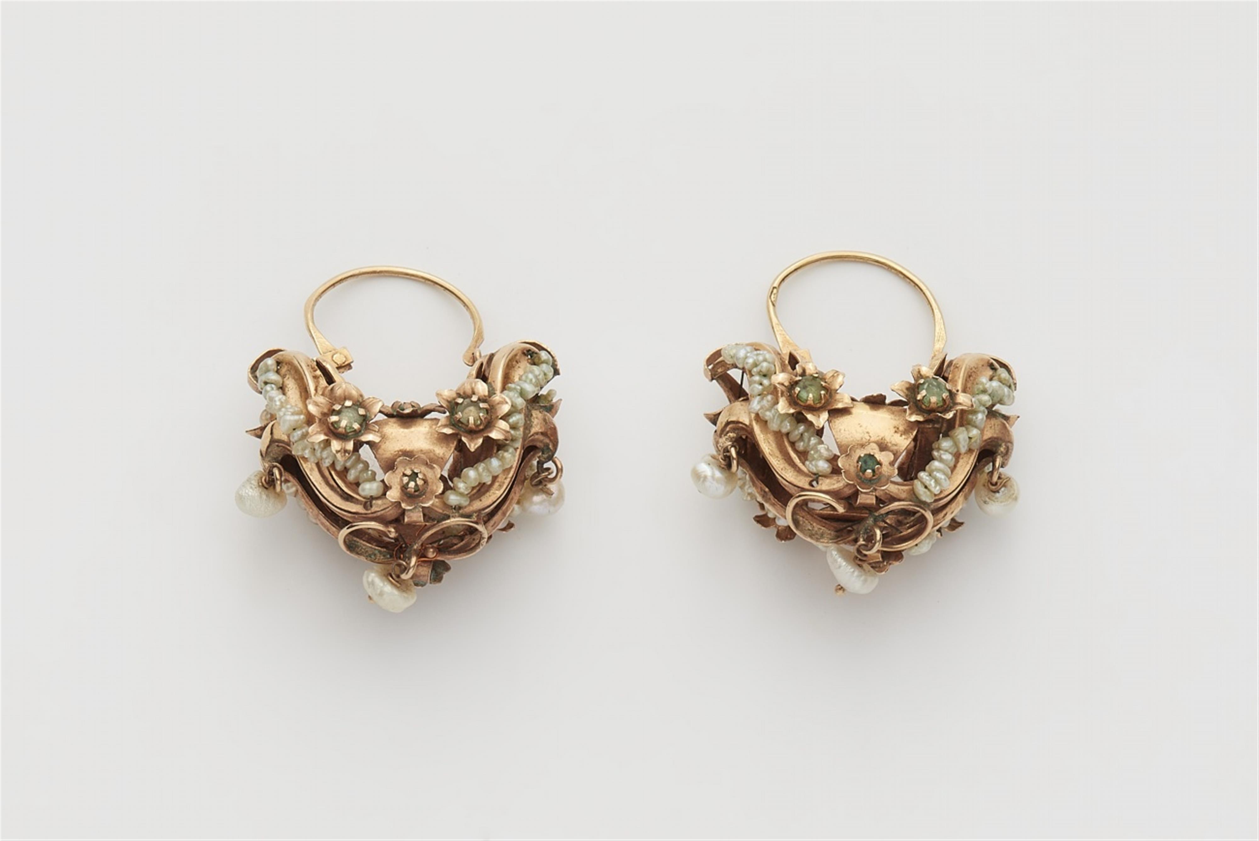A pair of red gold “navicella“ earrings - image-1
