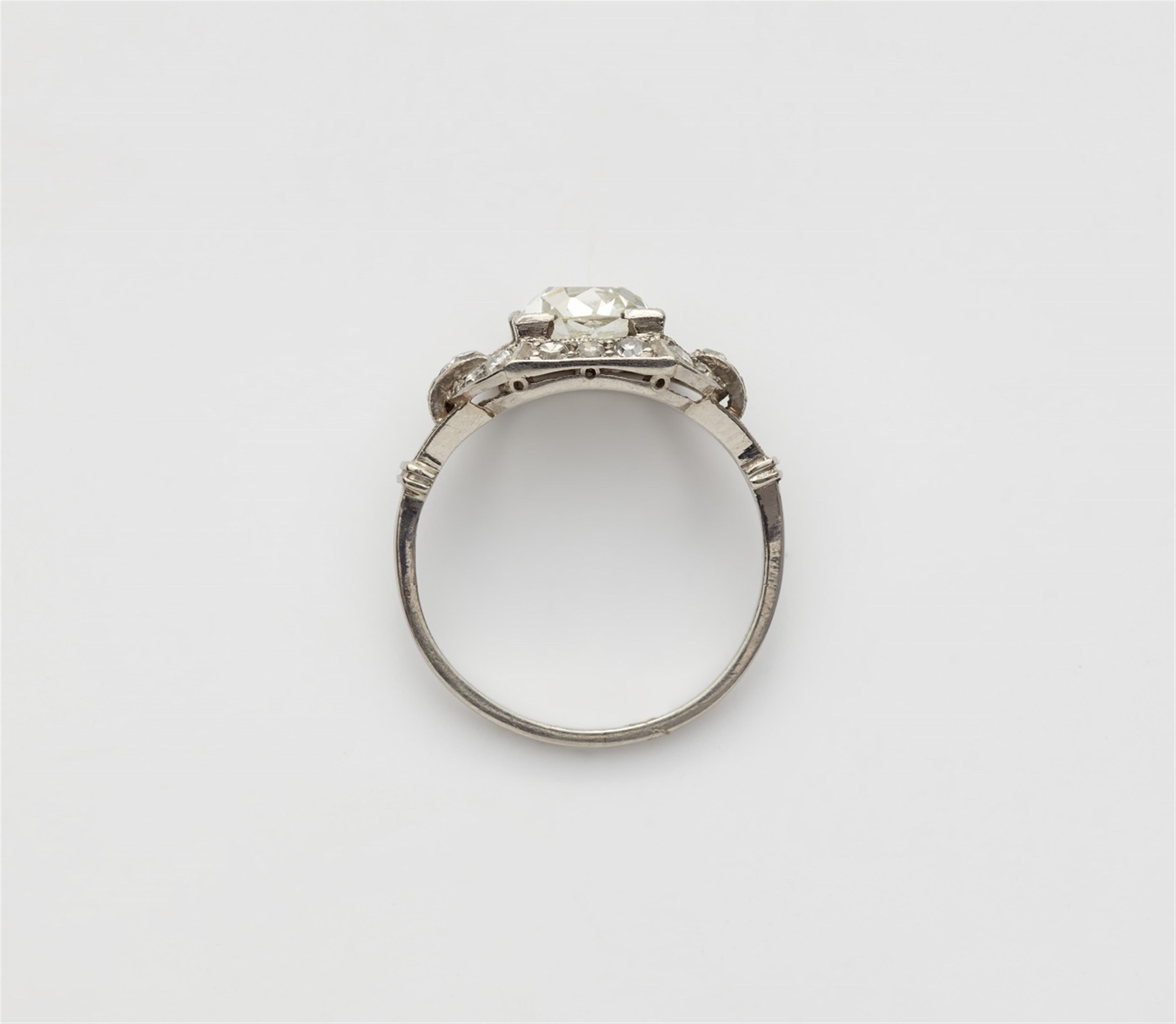 Belle Epoque-Ring mit Diamantsolitär - image-2