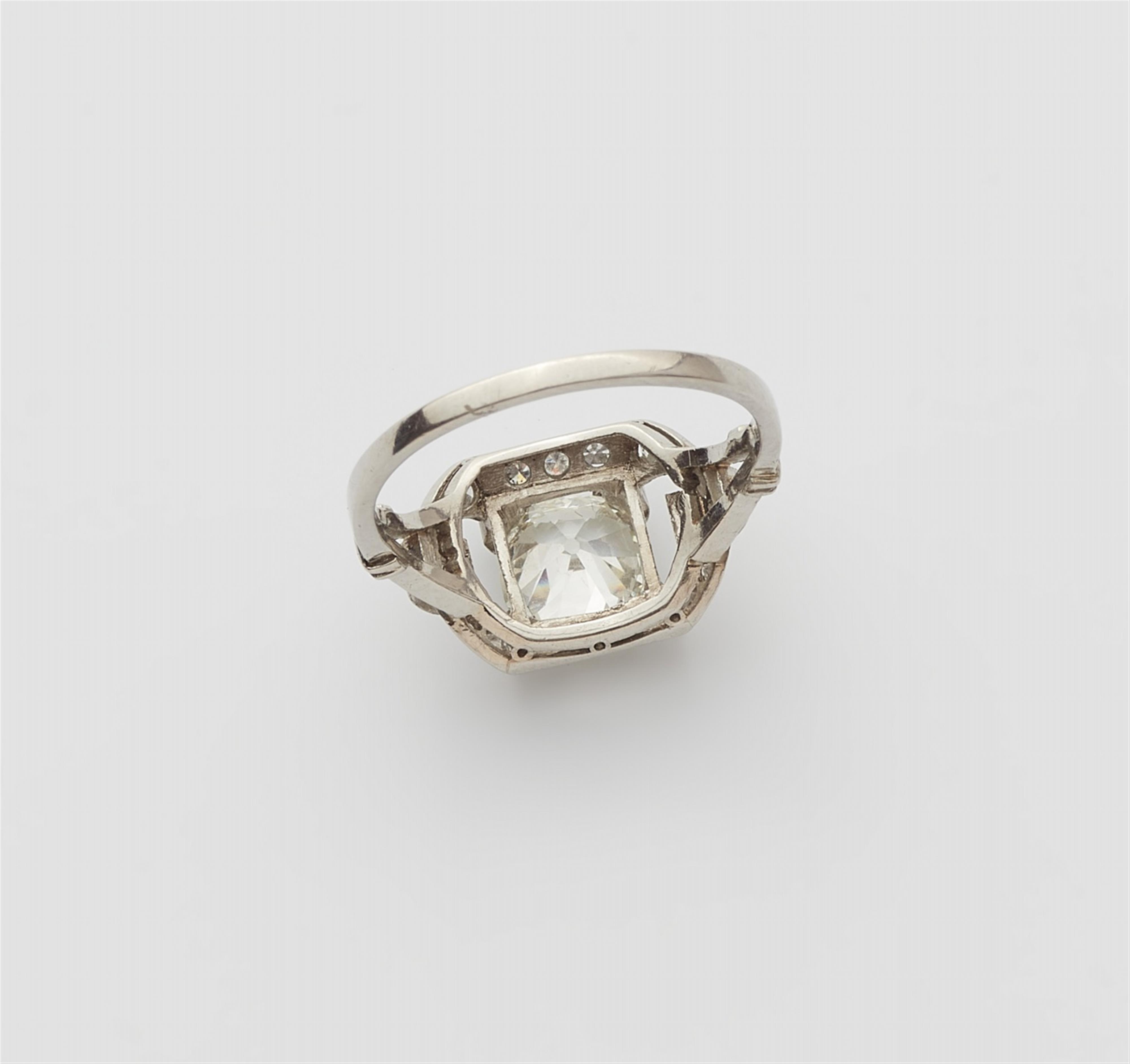 Belle Epoque-Ring mit Diamantsolitär - image-3