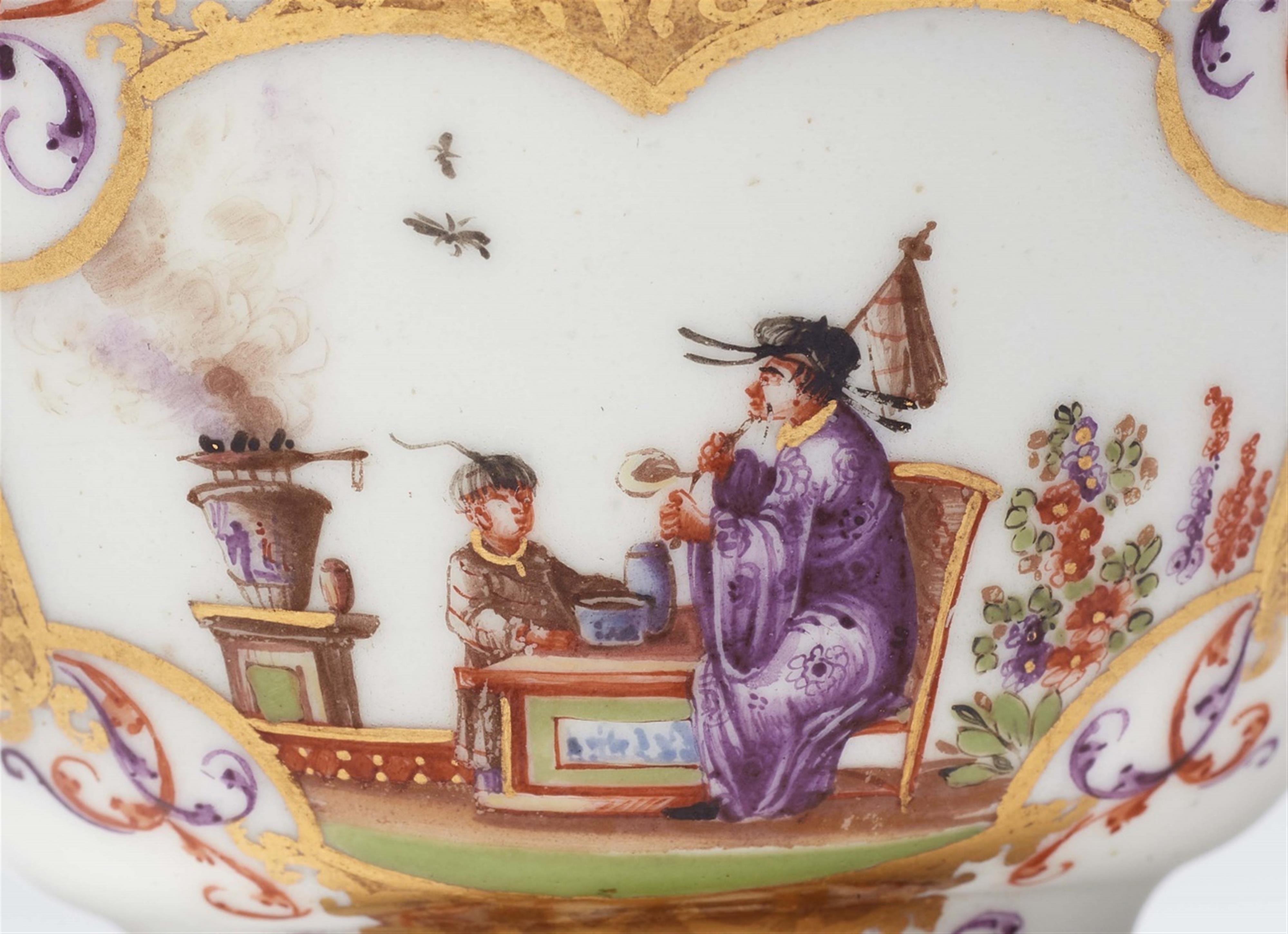 A Meissen porcelain tea bowl and saucer with chinoiseries - image-4