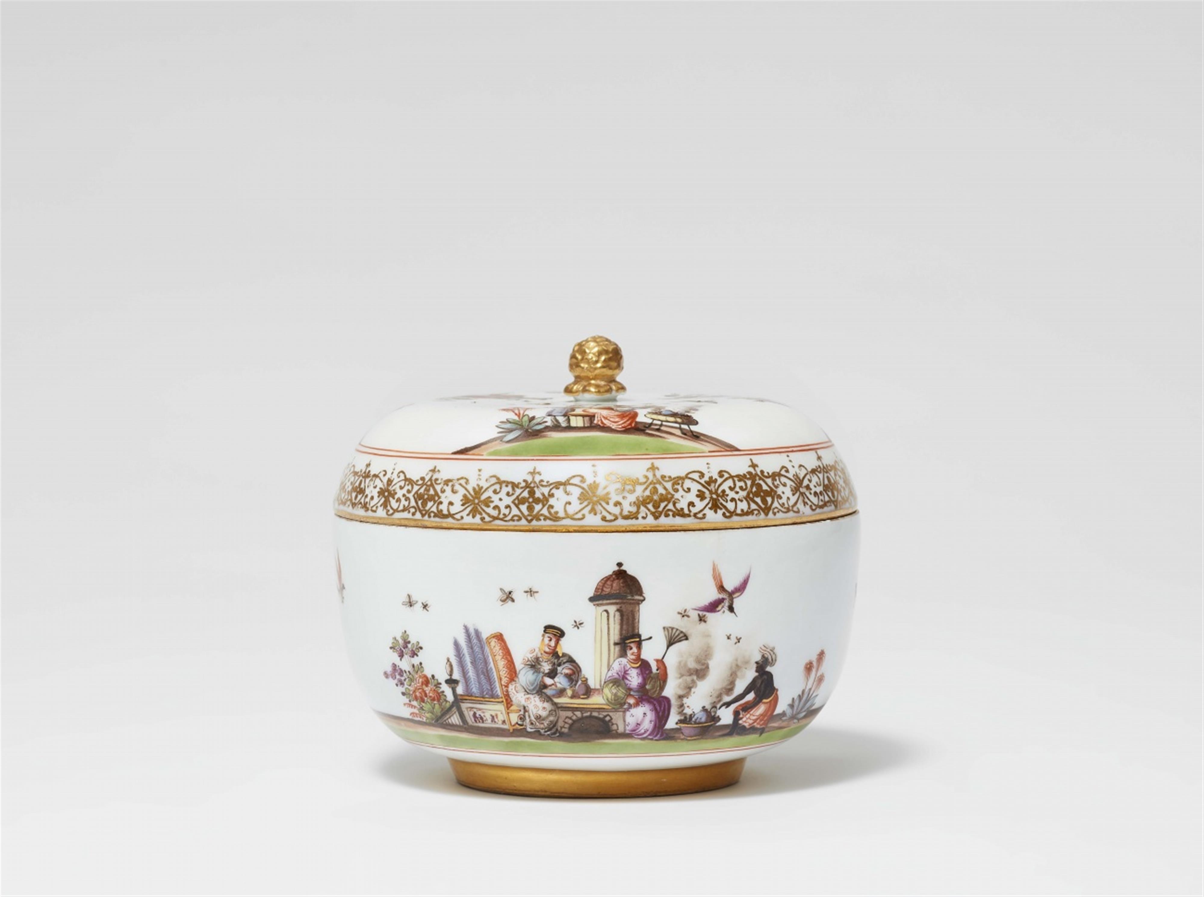 A large Meissen porcelain sugar box with chinoiseries - image-1