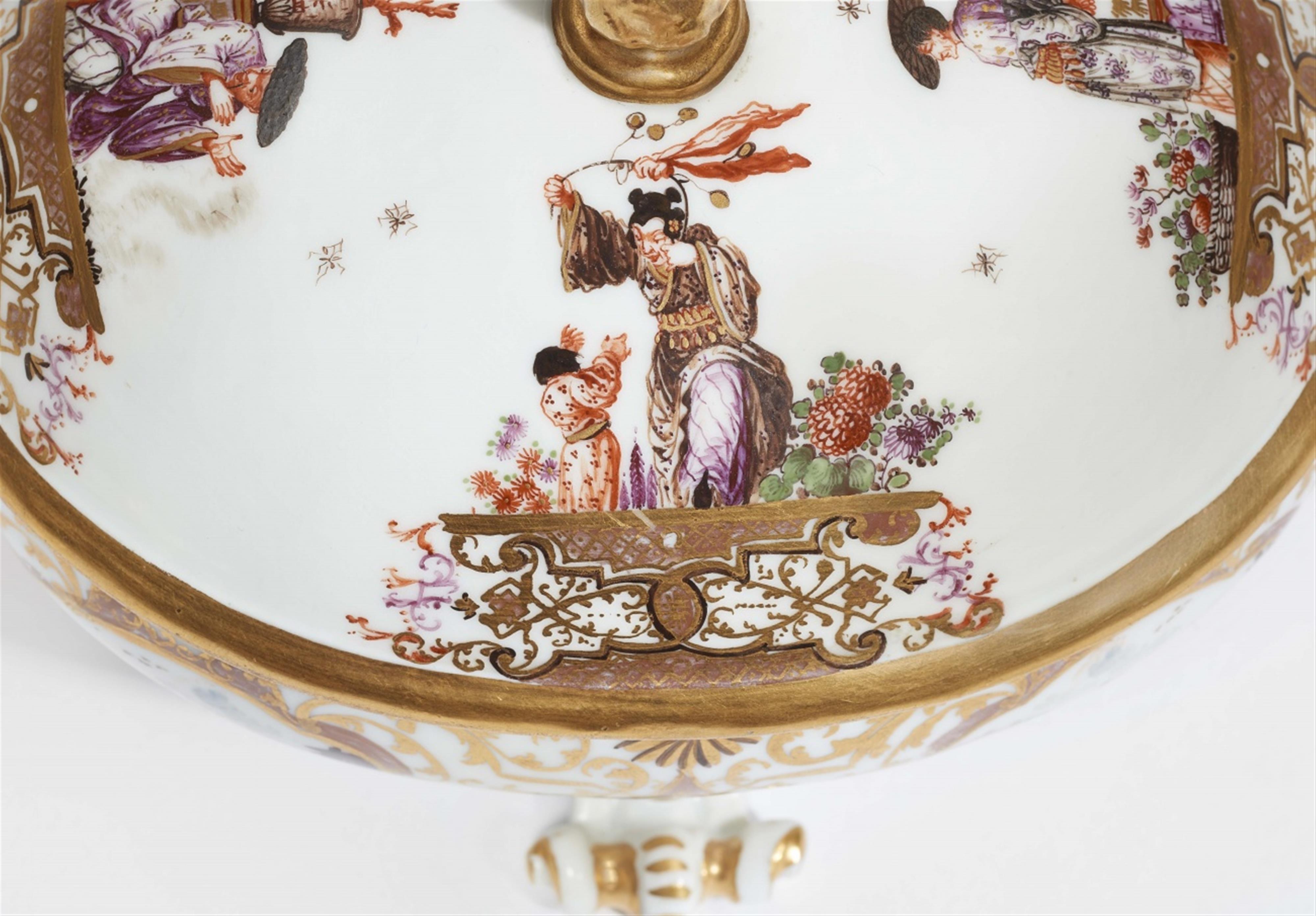 An exceptional Meissen porcelain tureen with chinoiseries and merchant navy scenes - image-3