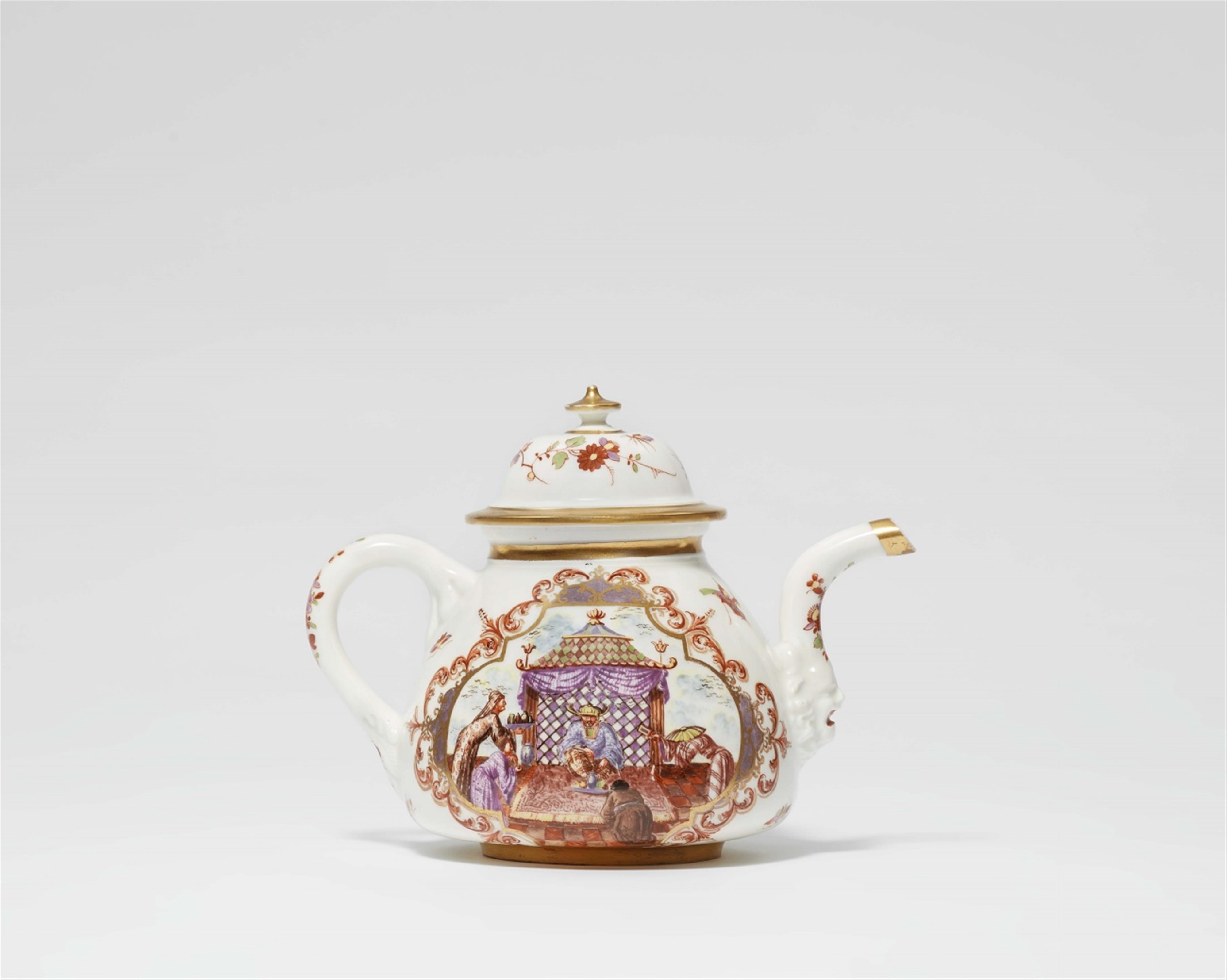 A Meissen porcelain teapot with K.P.M mark and Hoeroldt chinoiseries - image-2