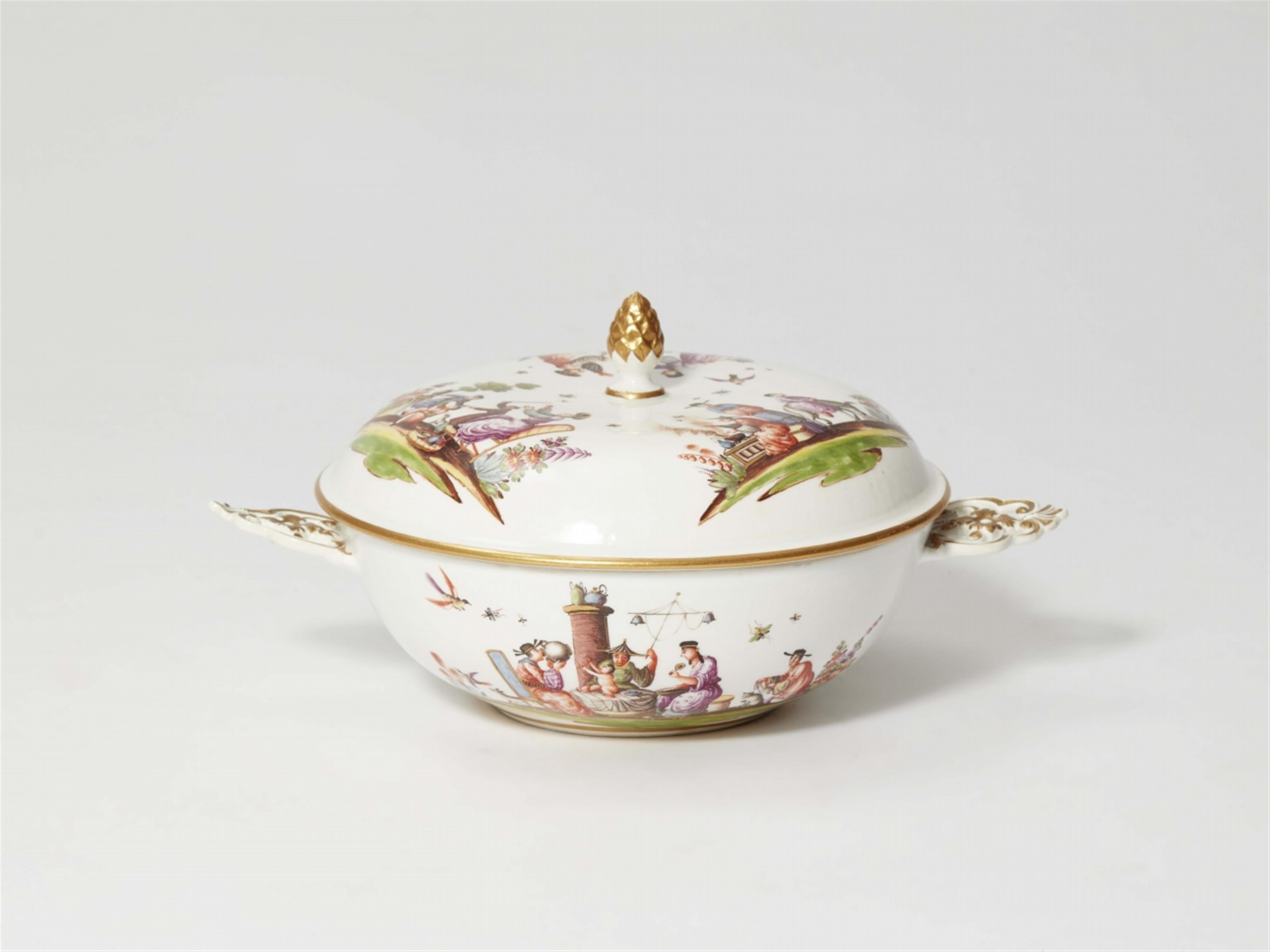 A Meissen porcelain Ecuelle with late Hoeroldt chinoiseries - image-1
