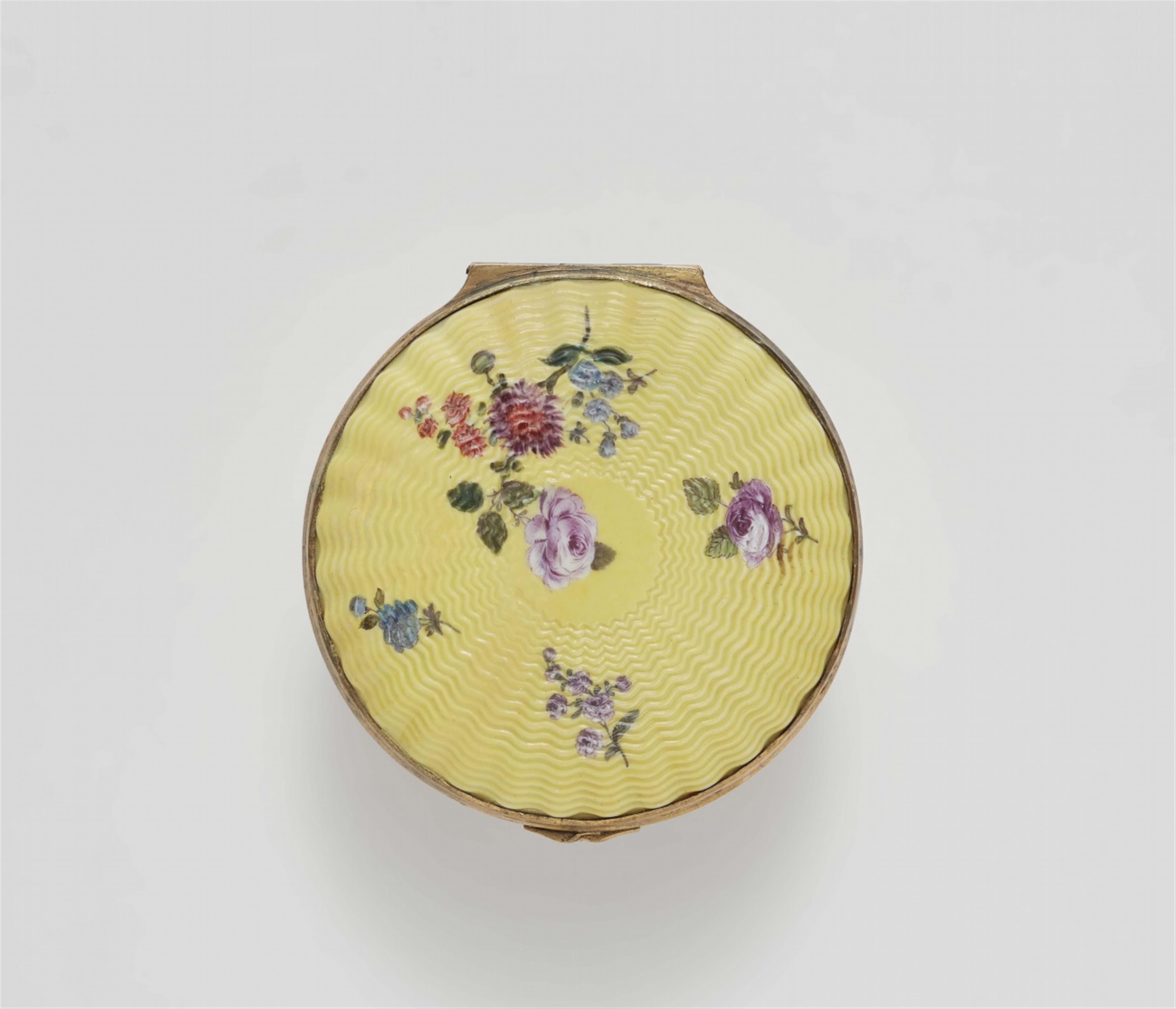 A Meissen porcelain bonbonnière with yellow ground - image-2