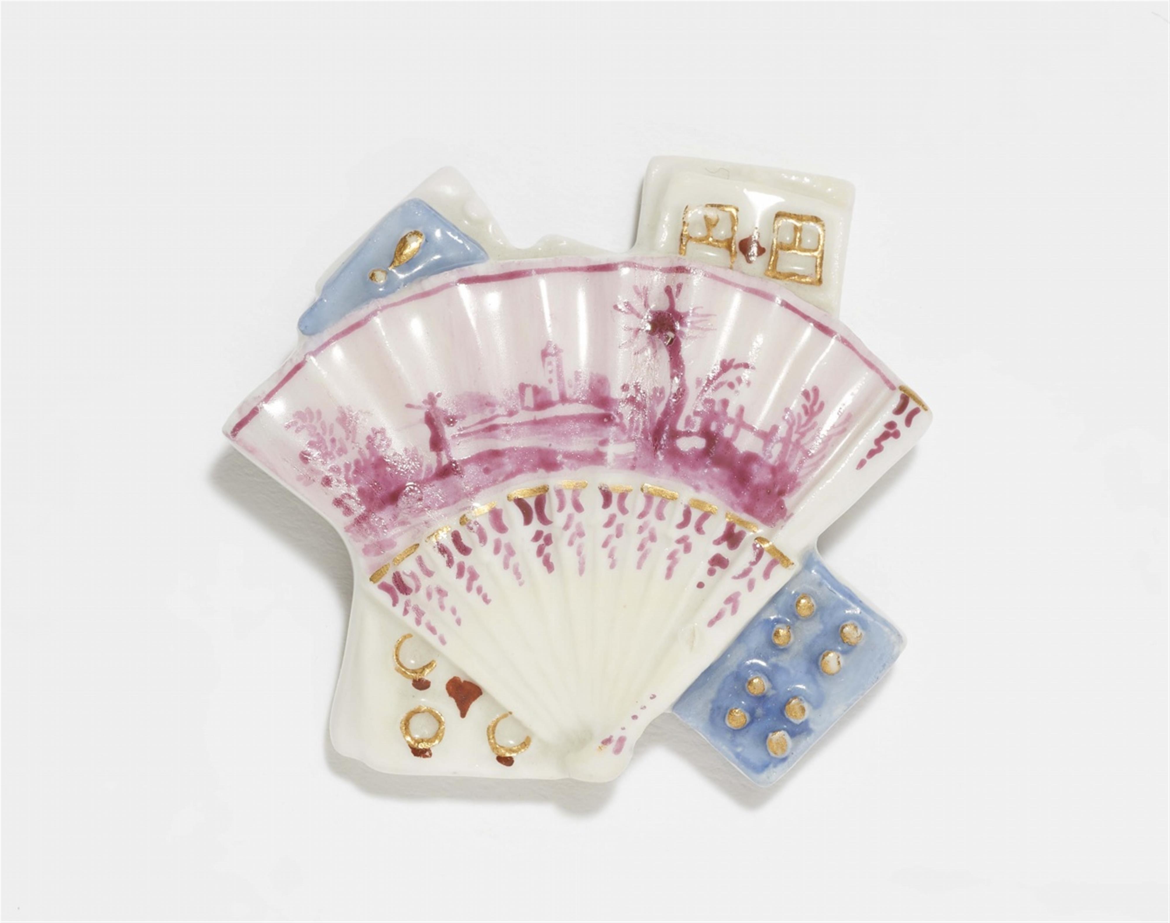 A rare fan-shaped Meissen porcelain game piece - image-1