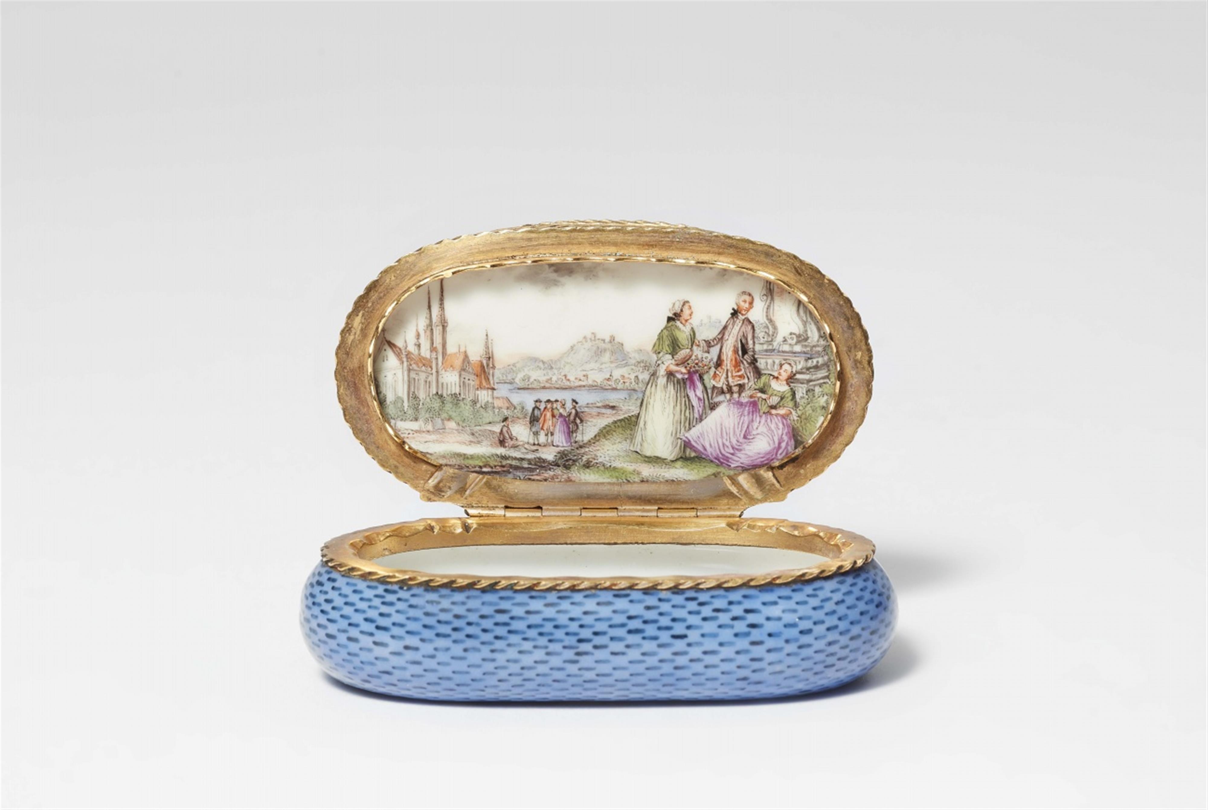 A Meissen porcelain snuff box with courtly park scenes - image-1