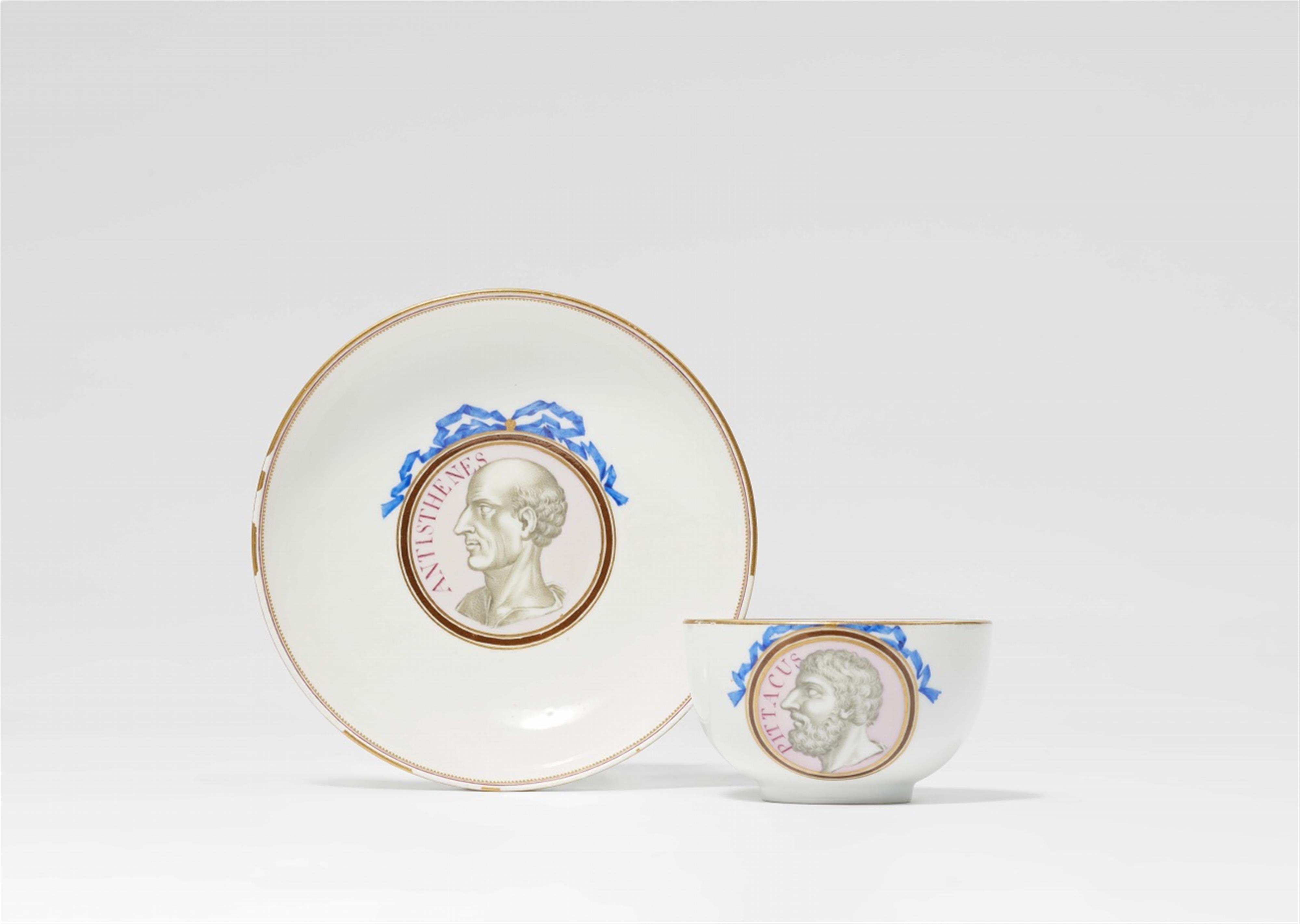A Meissen porcelain cup with Classical busts en grisaille - image-1