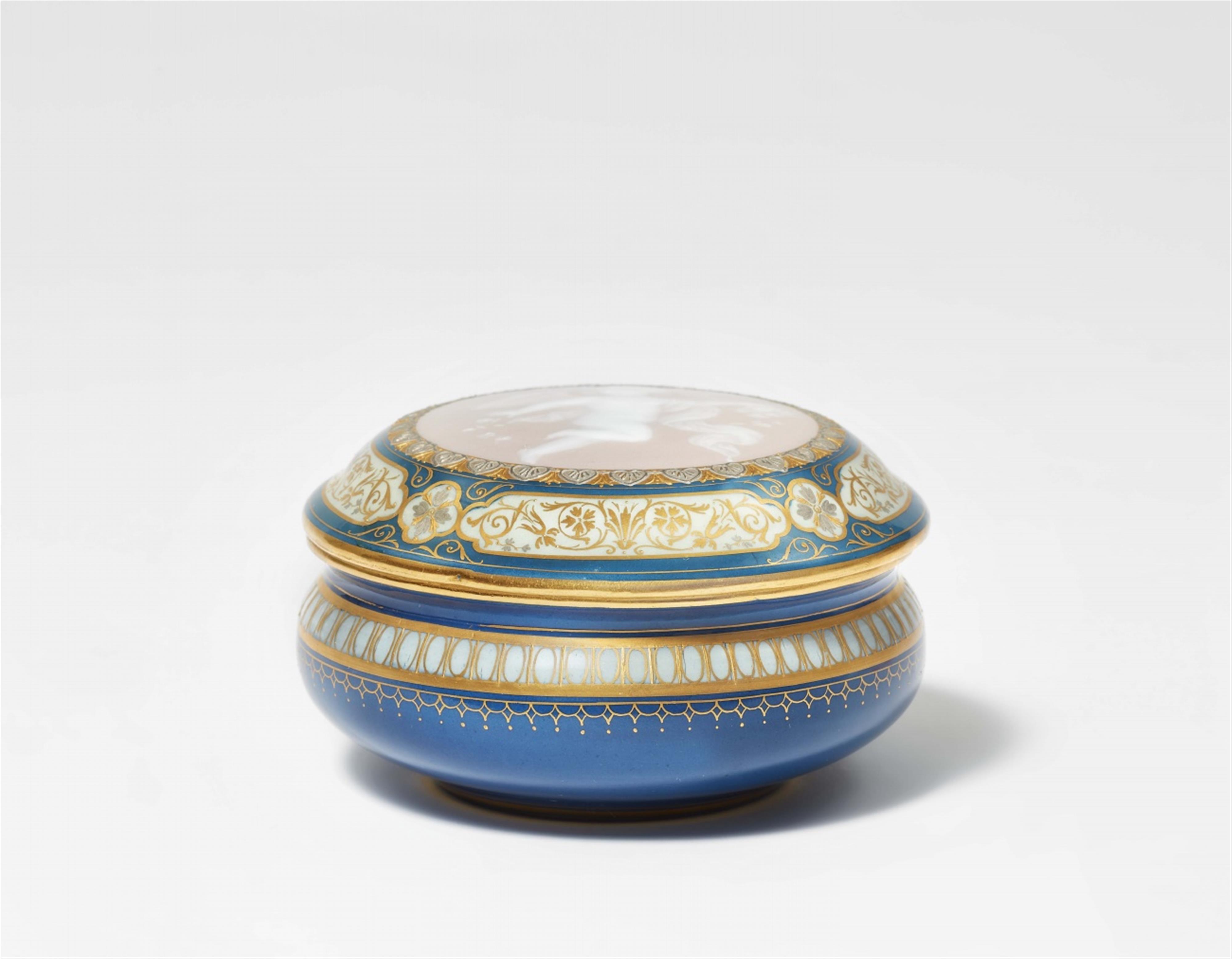 A rare Meissen Jugendstil porcelain box - image-1