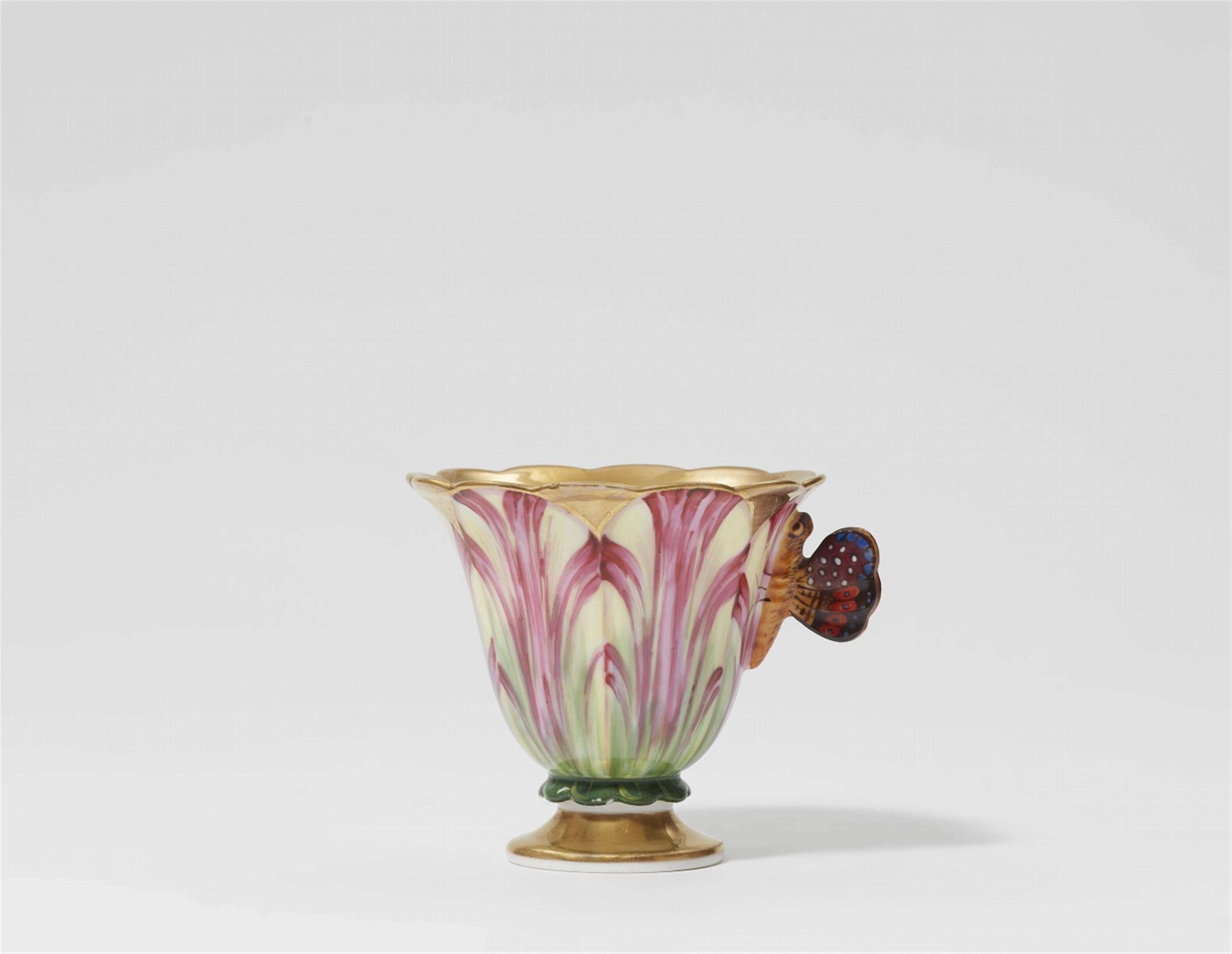 A rare porcelain flower cup - image-1
