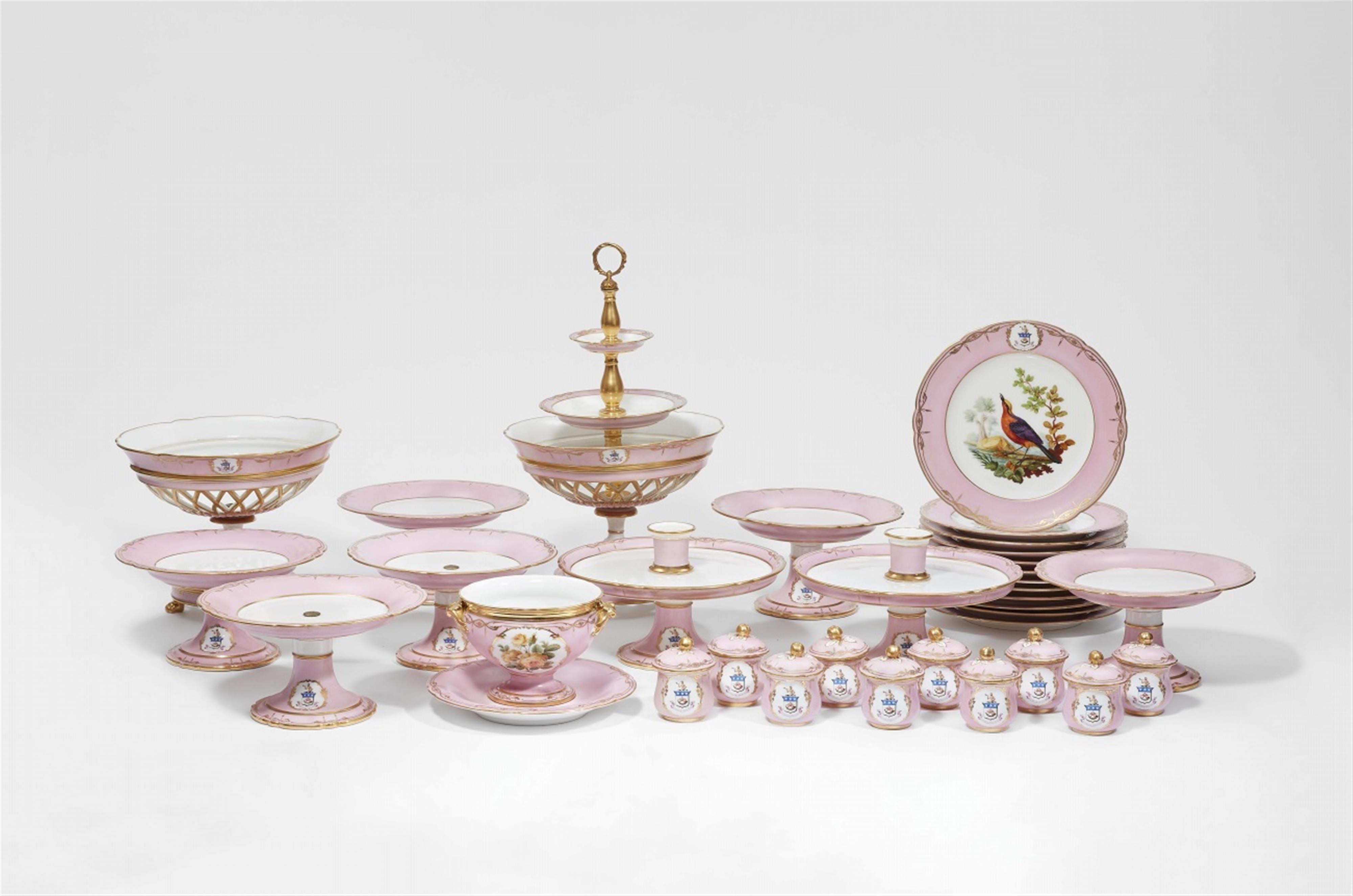 A Parisian porcelain dessert service made for the Scottish Murray family - image-1
