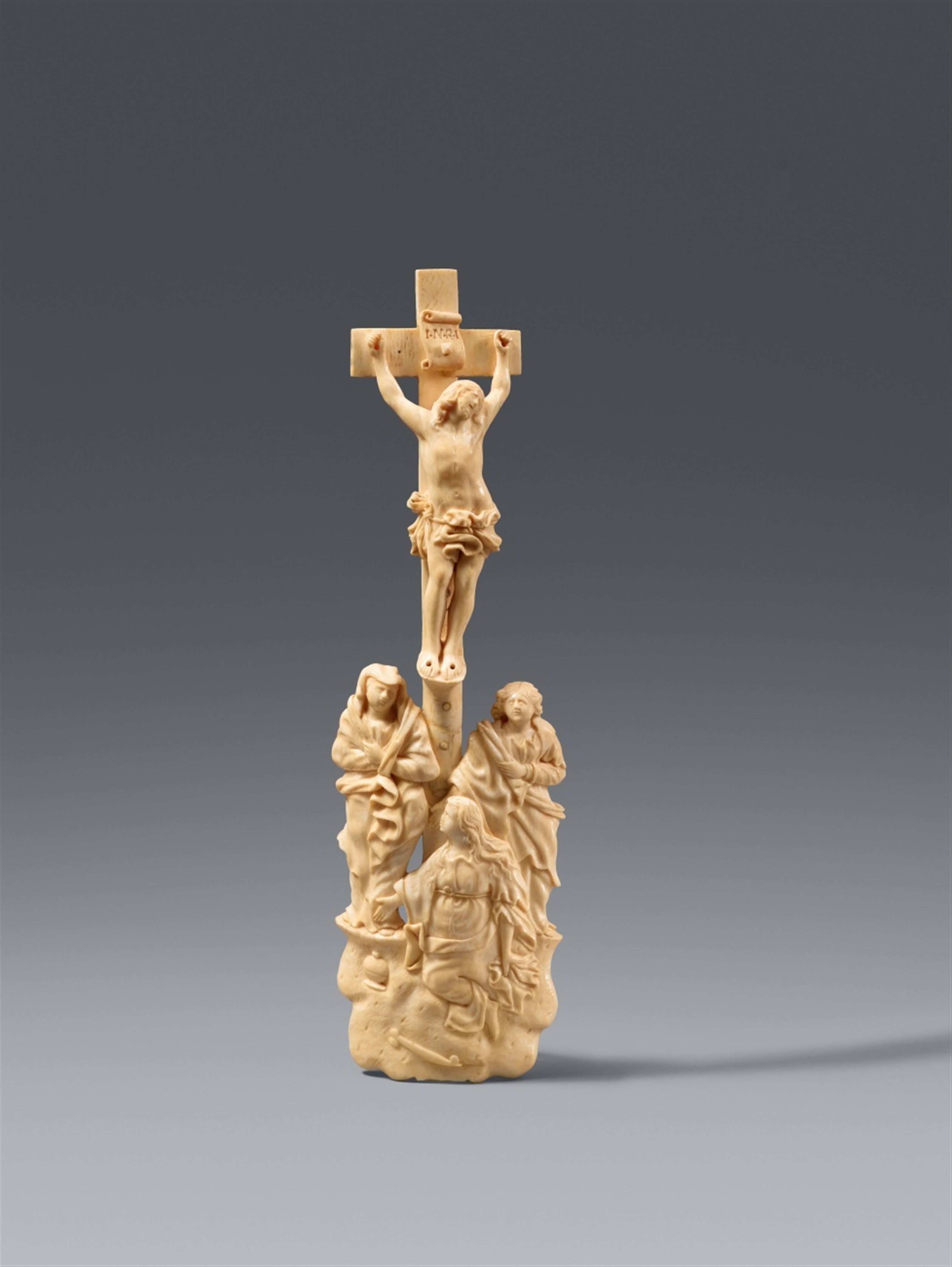 German Late 17th century - A late 17th century German carved ivory relief of the Crucifixion - image-1