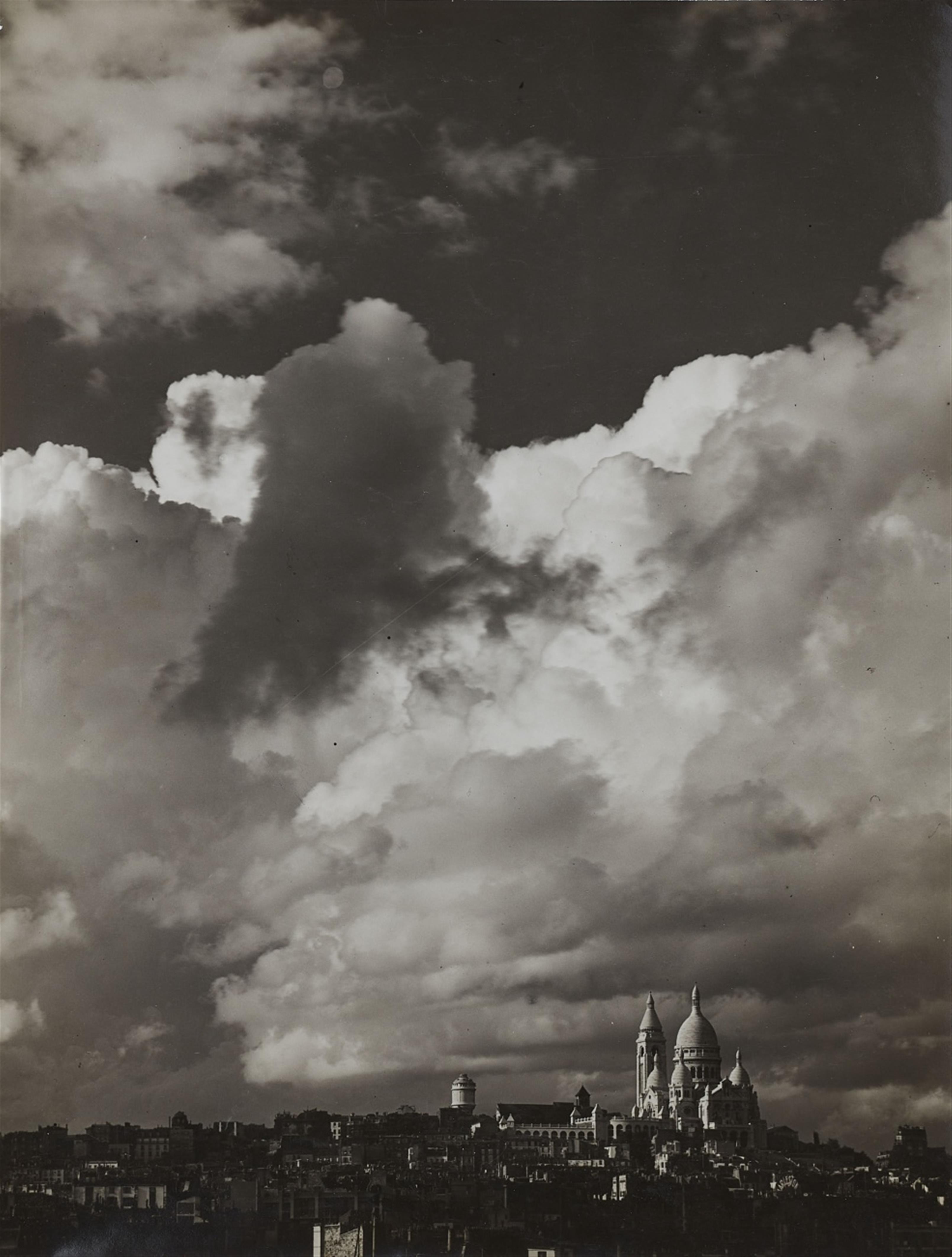 Emmanuel Sougez - Gewitterwolken über Montmartre mit Sacre Cœur, Paris - image-1