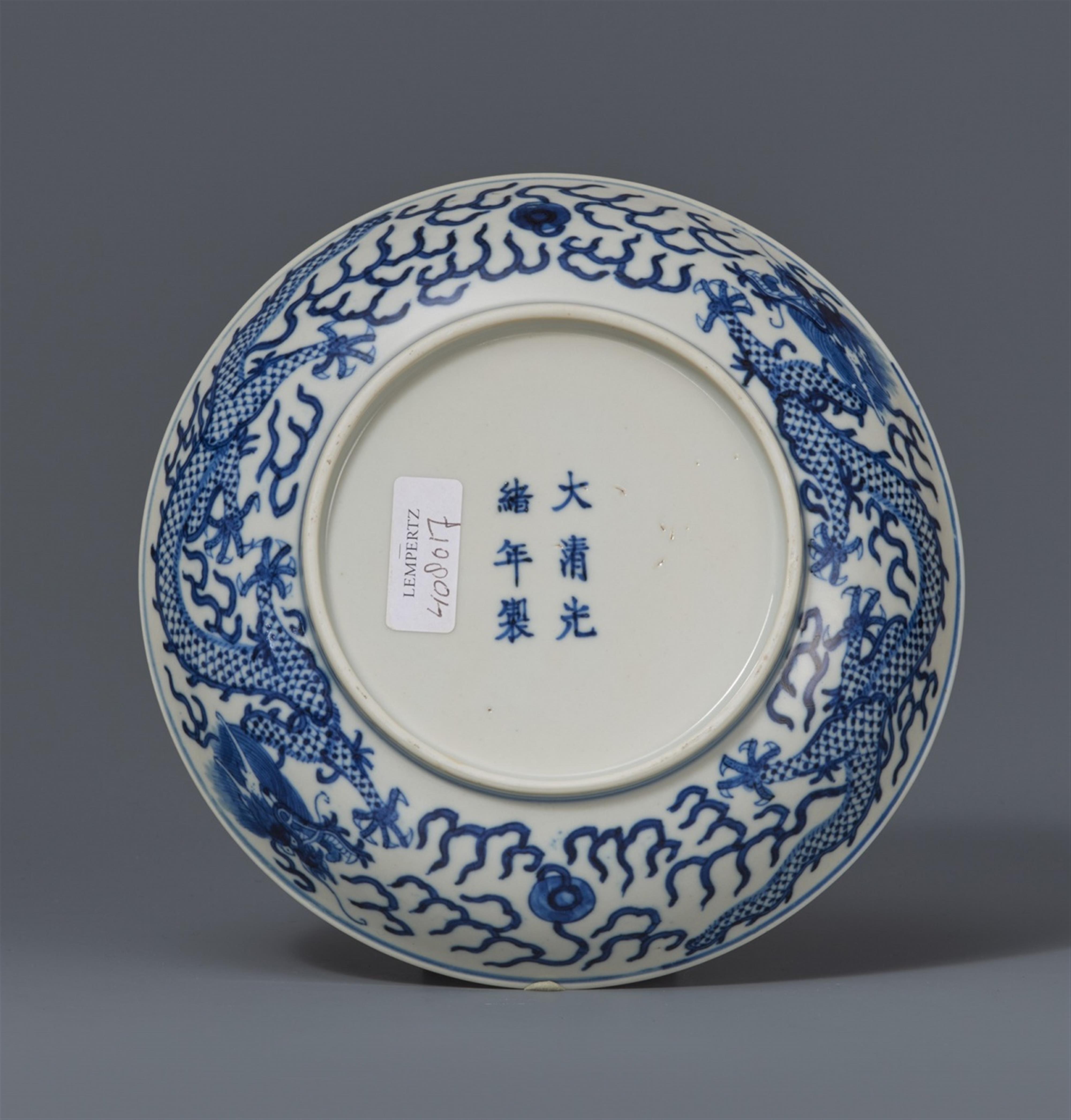 Blau-weiße Drachenschale. Guangxu-Periode (1875–1908) - image-2