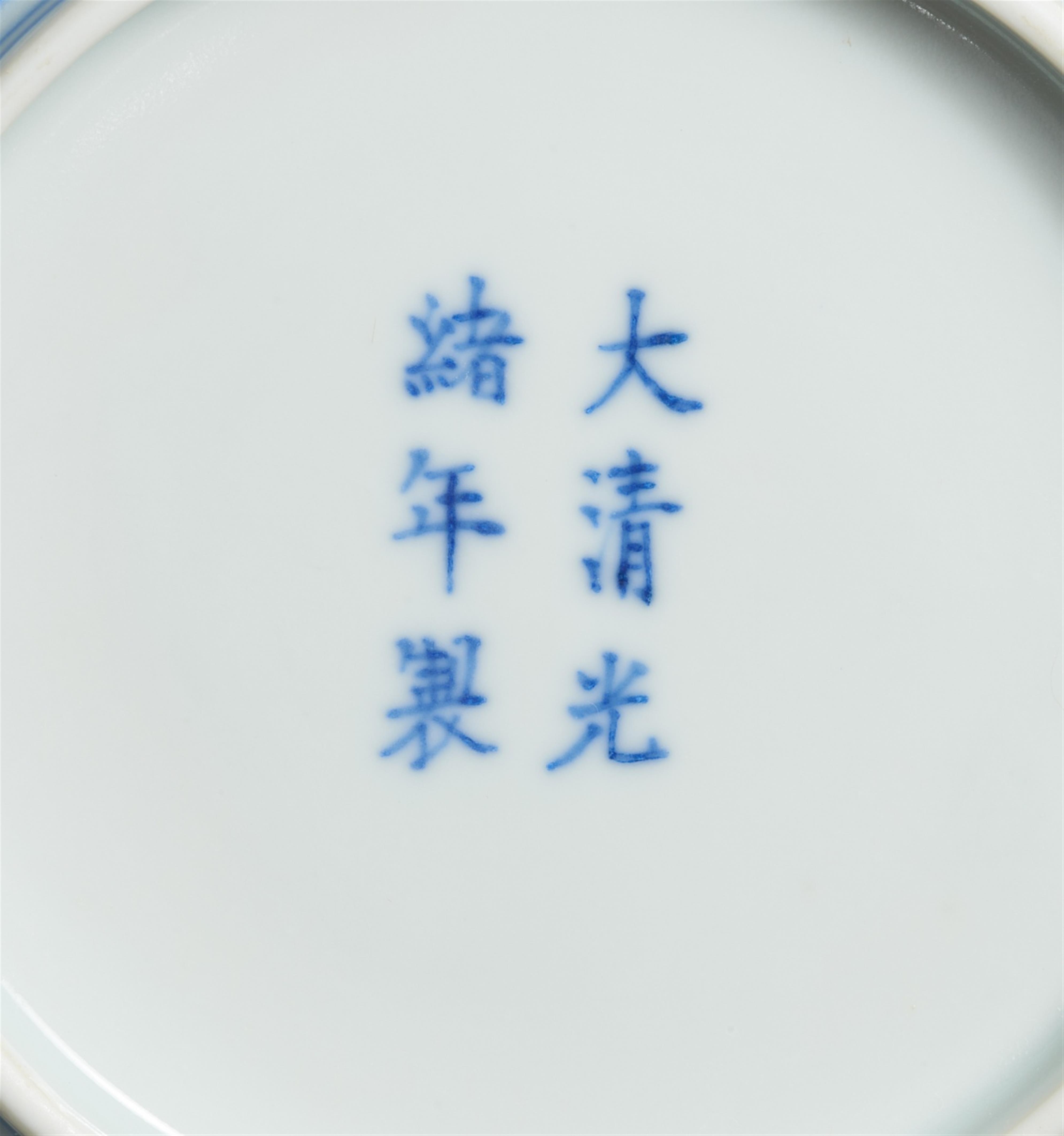 Seven small blue and white lotus dishes. Guangxu period (1875–1908) - image-3