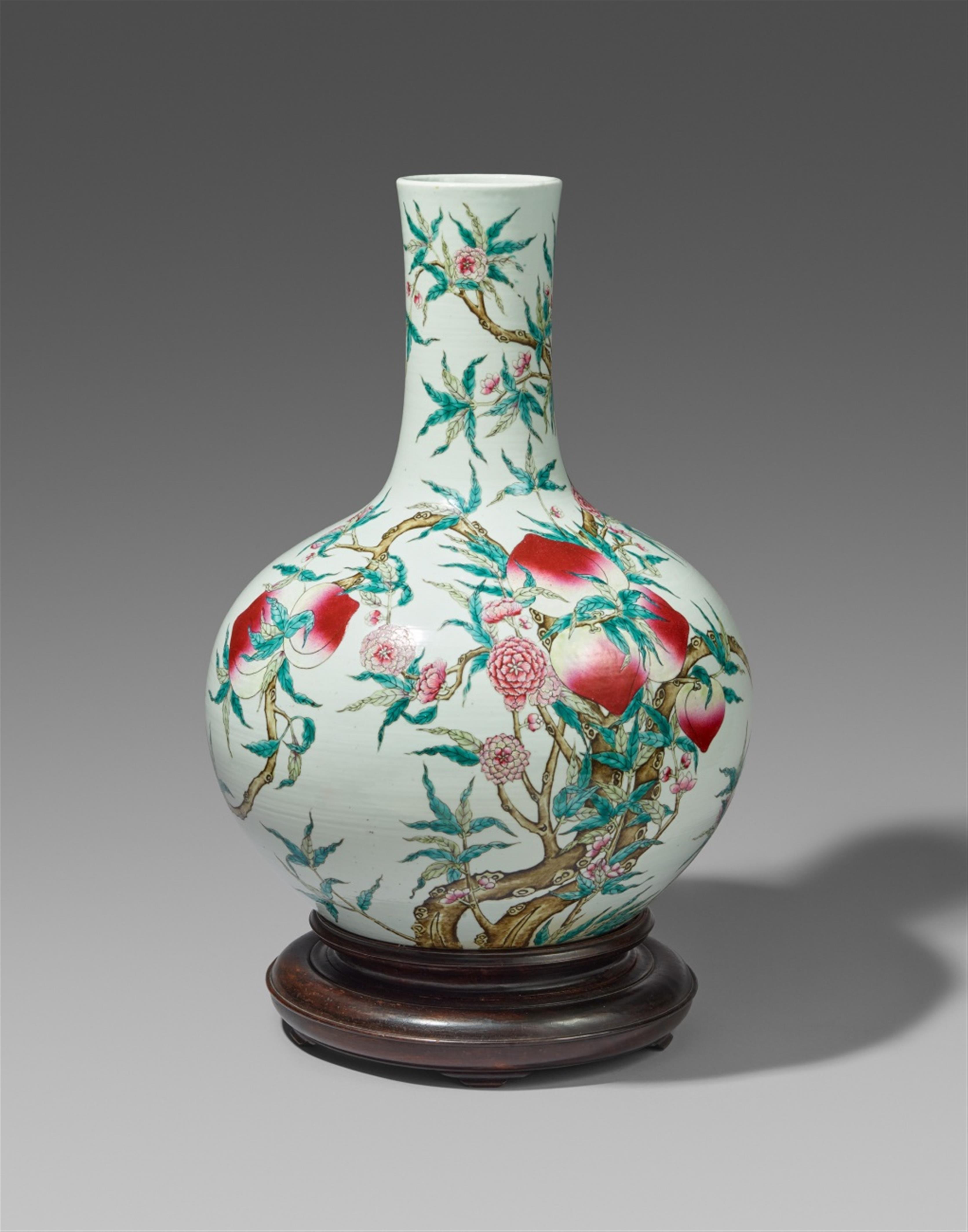 A large famille rose nine peaches bottle vase, tianqiuping. Qing dynasty (1644–1911), 19th century - image-1