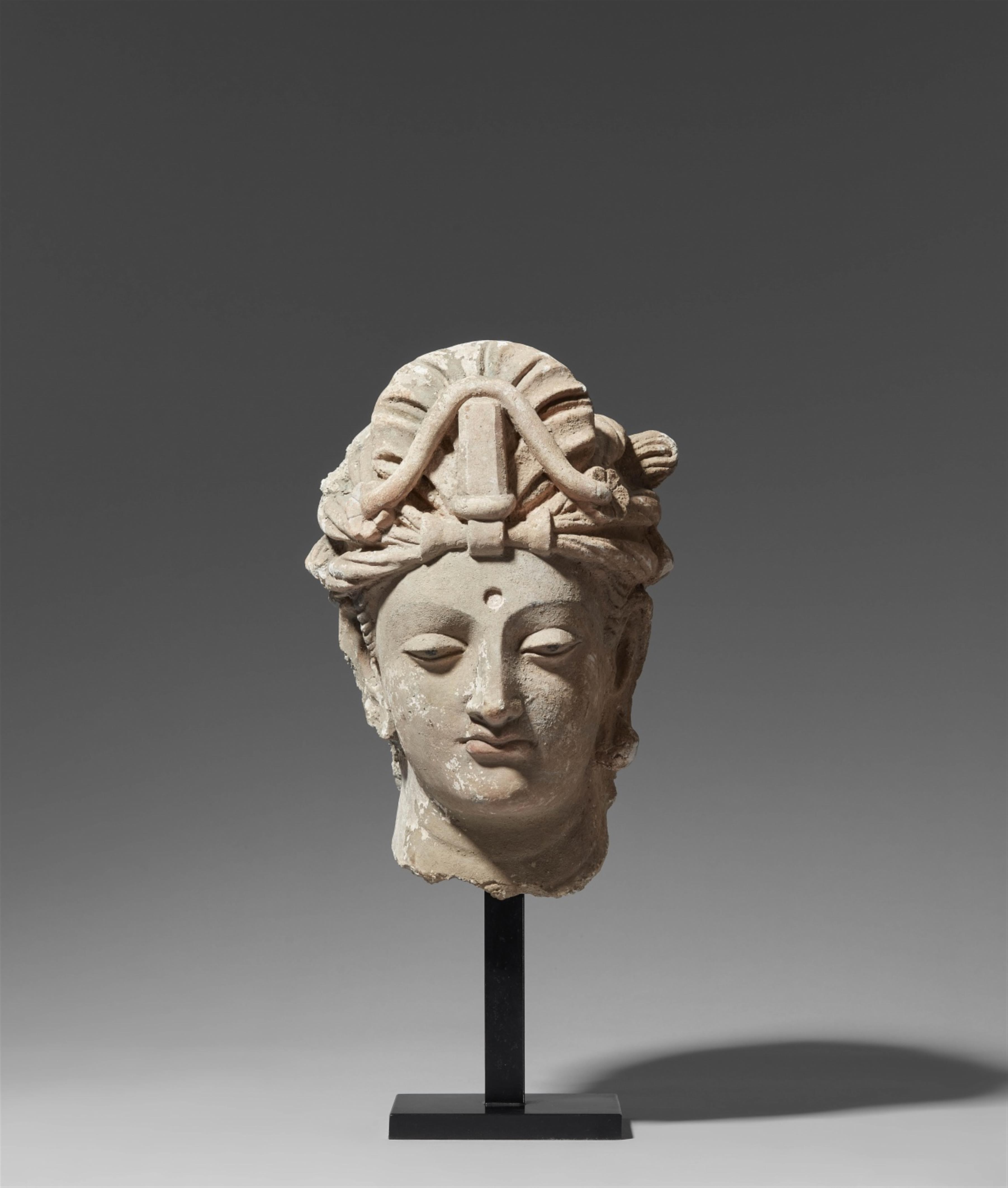 A very large Hadda stucco head of a Bodhisattva. Afghanistan, 3rd/4th century - image-1