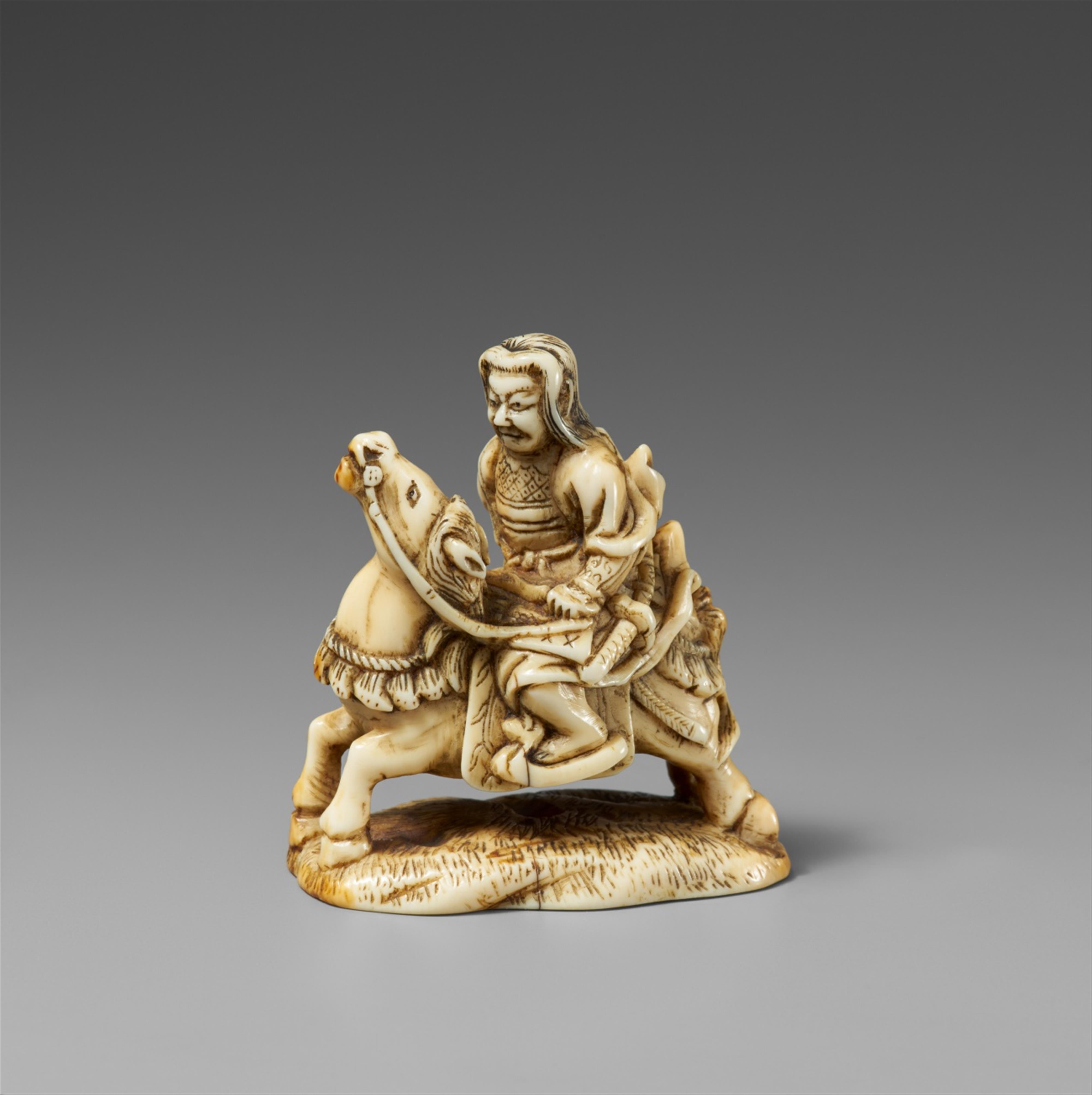 An okimono-type ivory netsuke of a samurai. Mid-19th century - image-1