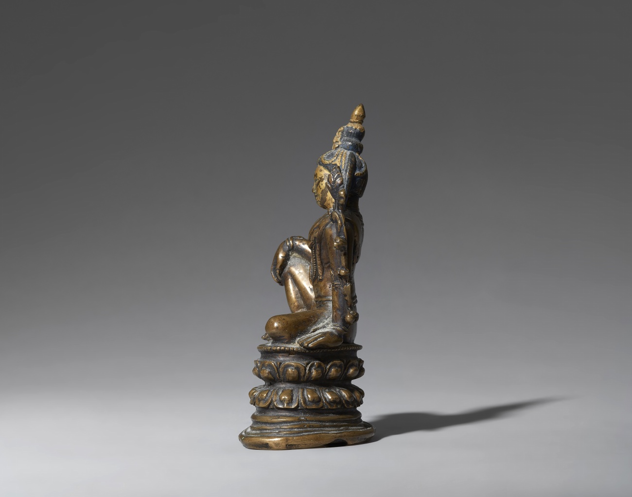 A Tibetan bronze figure of Padmapani. Pala style, 14th century - image-5