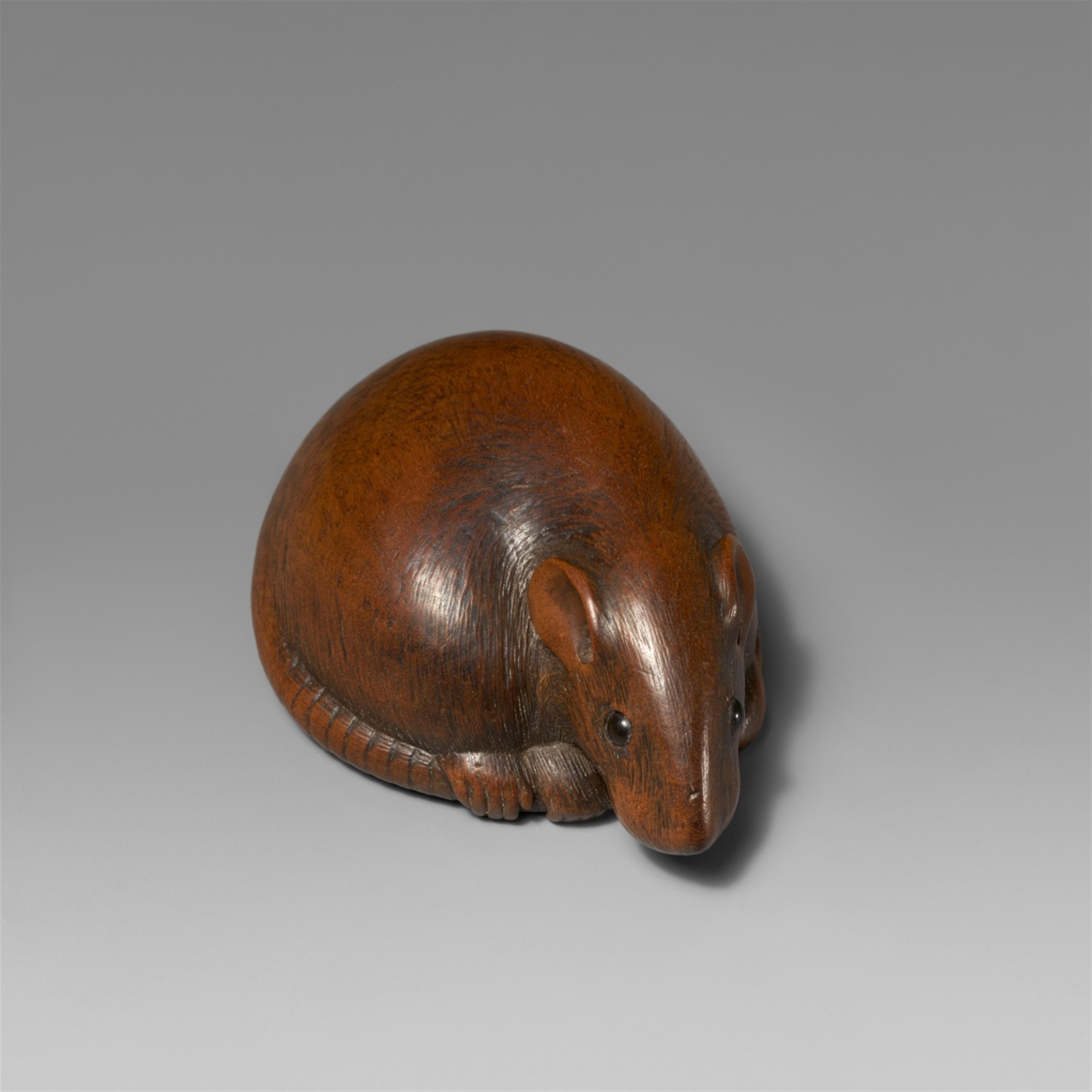 A boxwood netsuke of a rat. Mid-19th century - image-1
