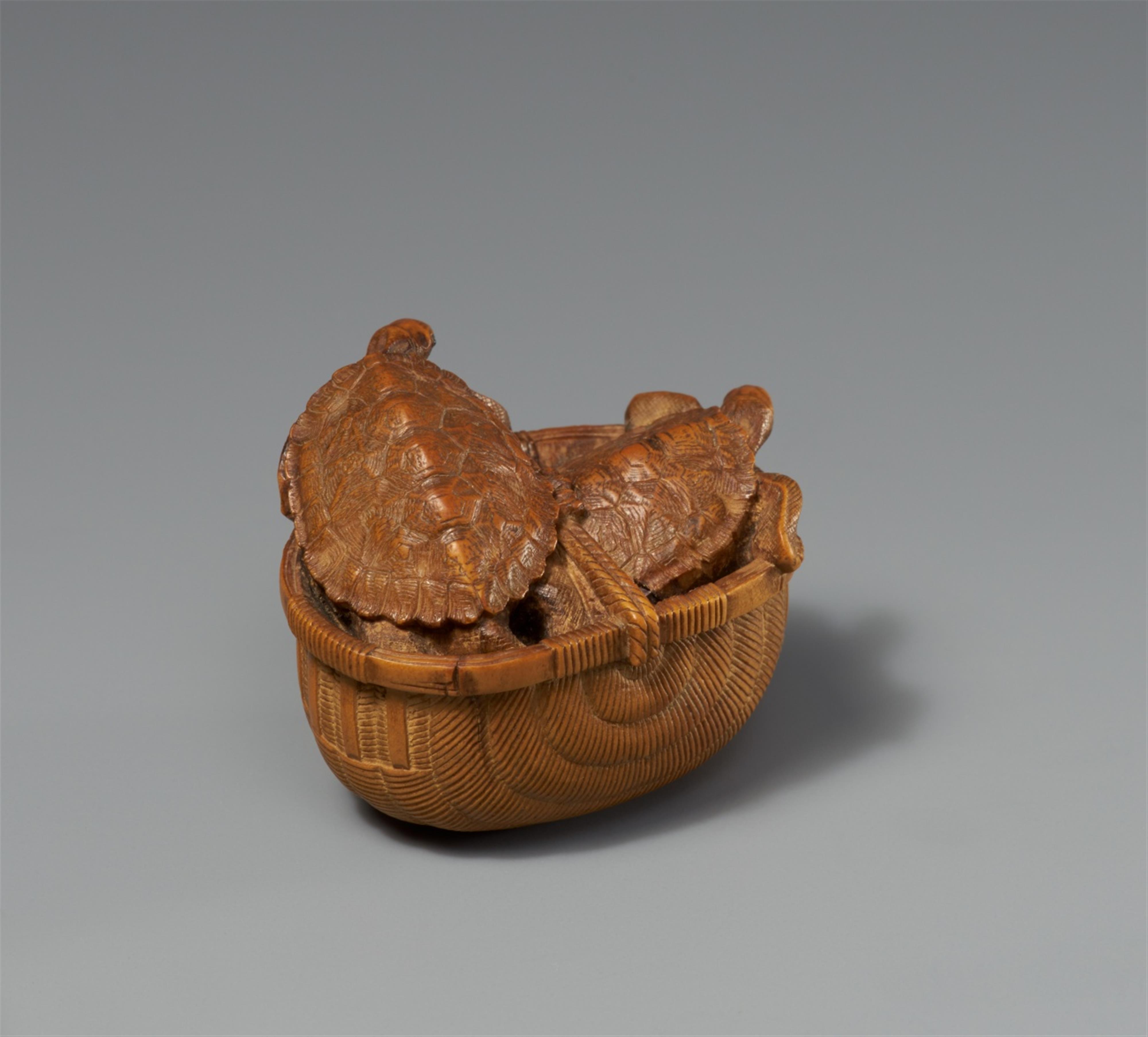 A light boxwood netsuke of tortoises in a basket. Late 19th century - image-2