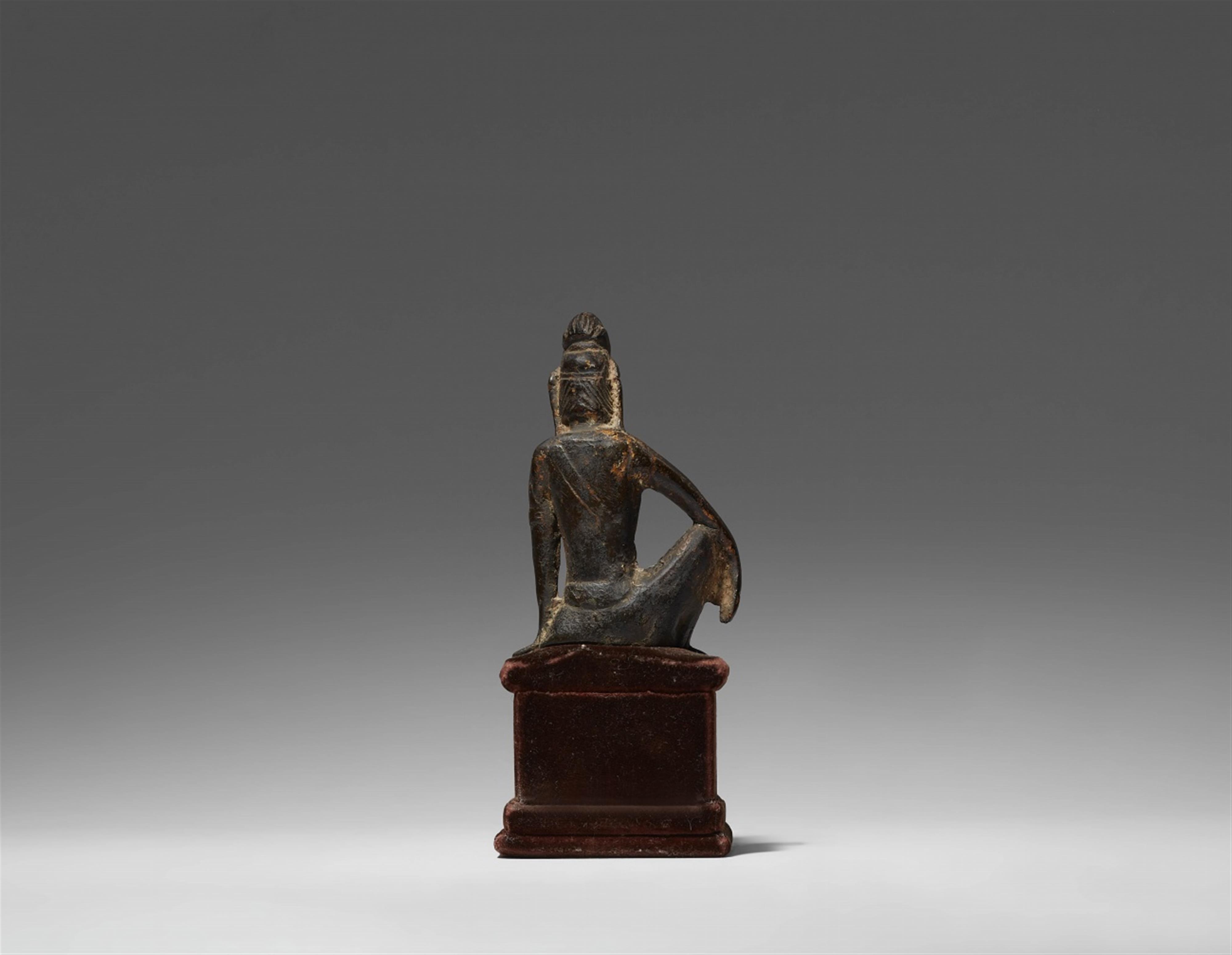 Figur eines Wasser-und-Mond-Guanyin. Bronze. Song-Zeit (11.-13. Jh.) - image-2