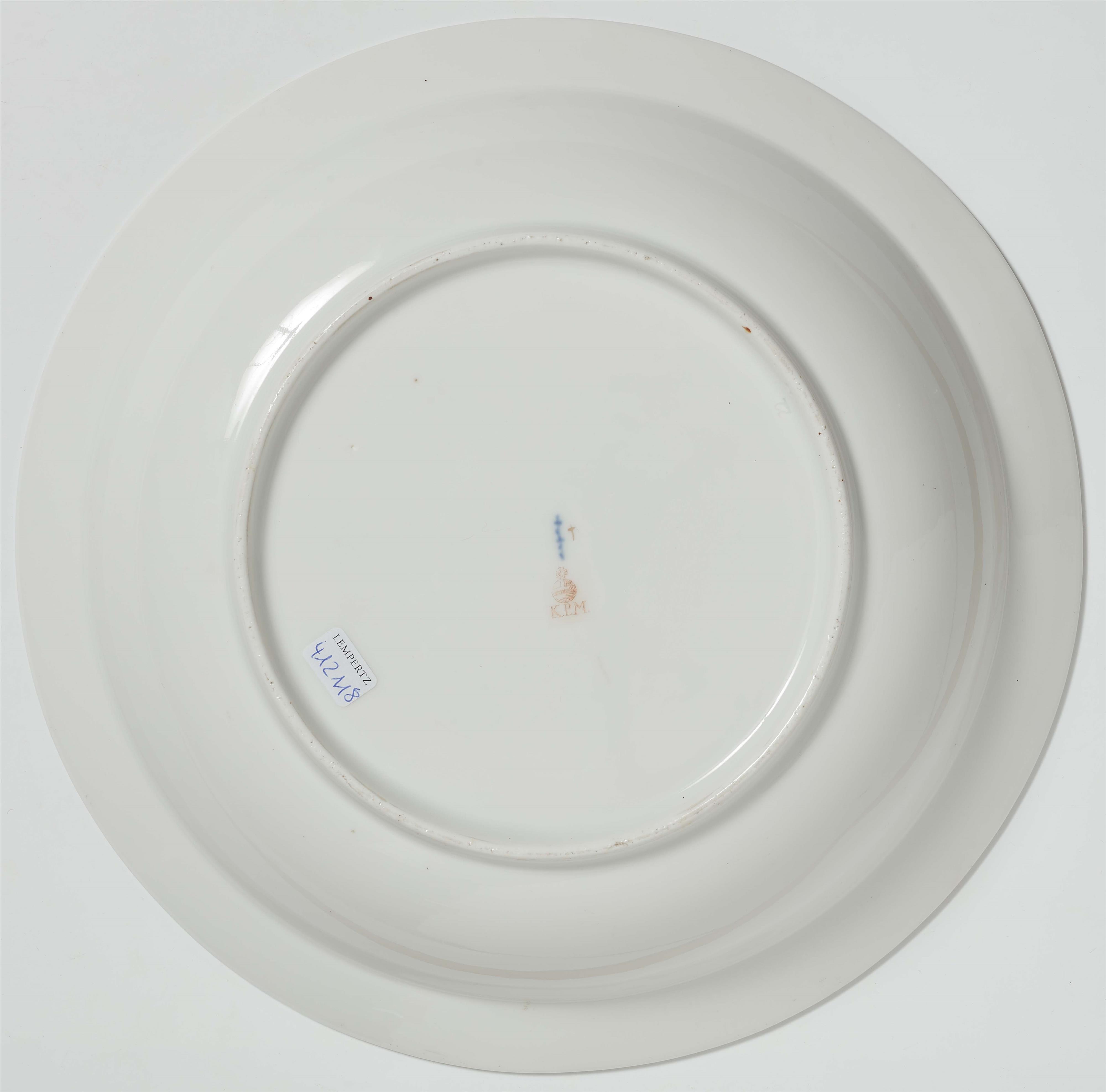 A Berlin KPM porcelain dish from a royal dinner service - image-2