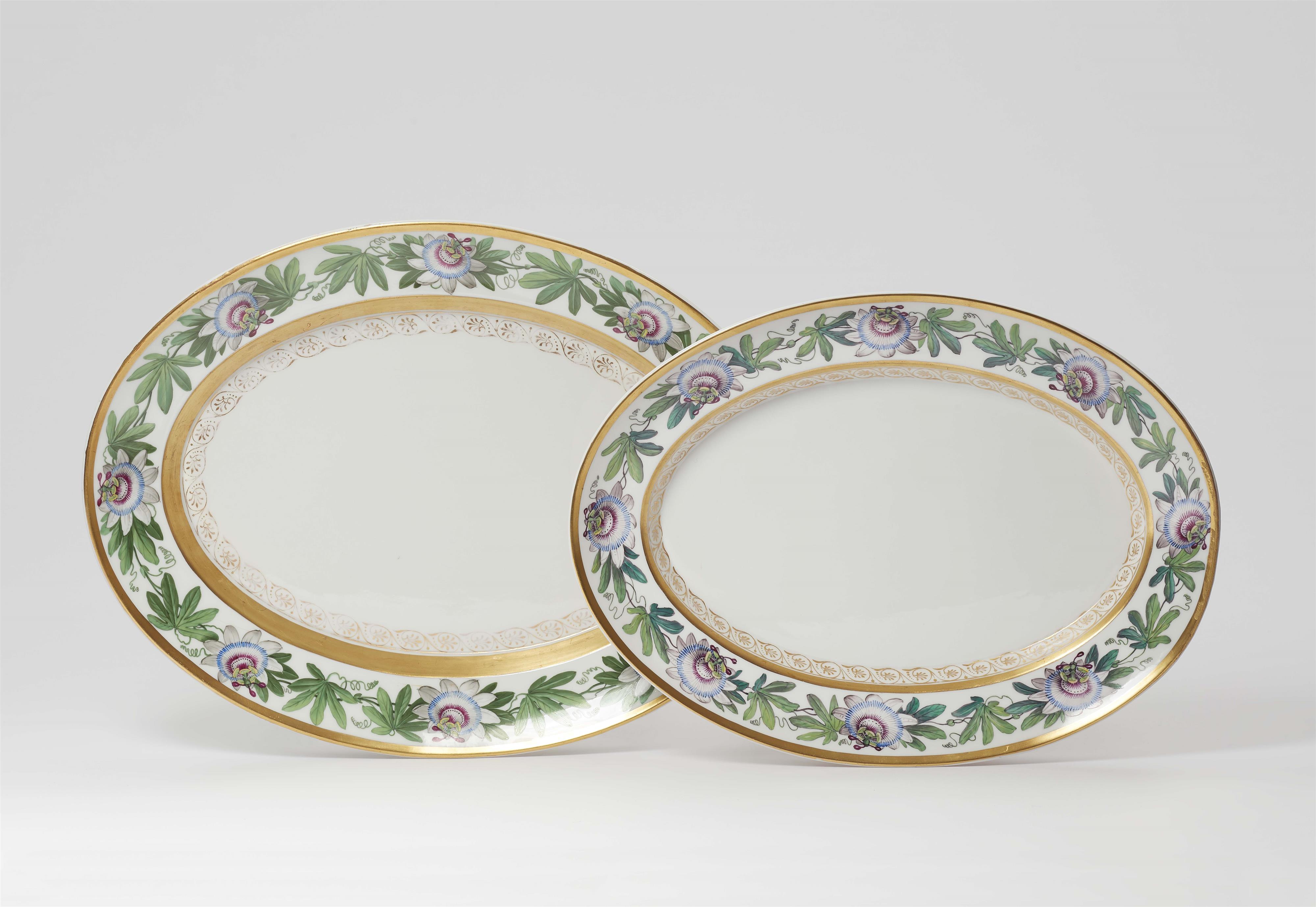 Zwei Platten aus dem Hofservice für Friedrich Wilhelm IV. mit der Passionsblume - image-1
