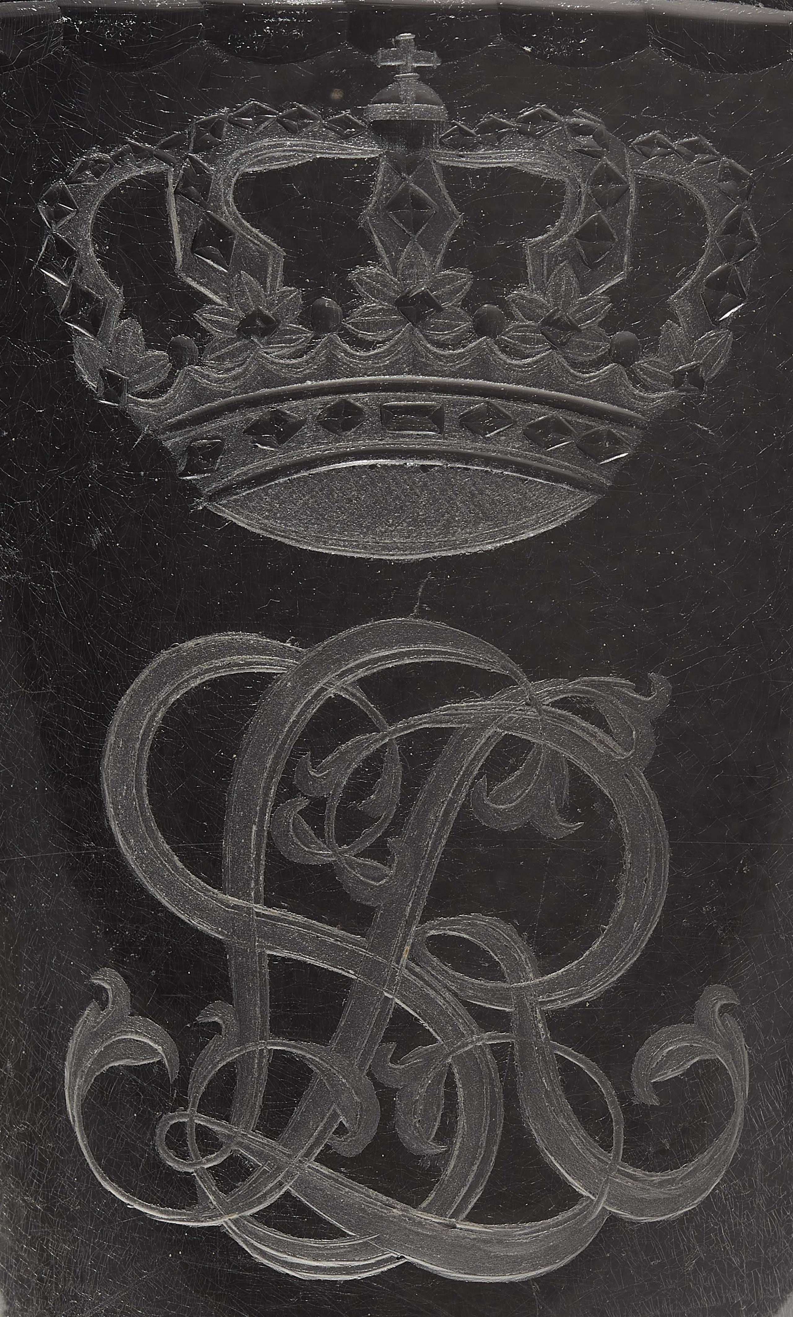 An important cut glass goblet with four royal monograms - image-2