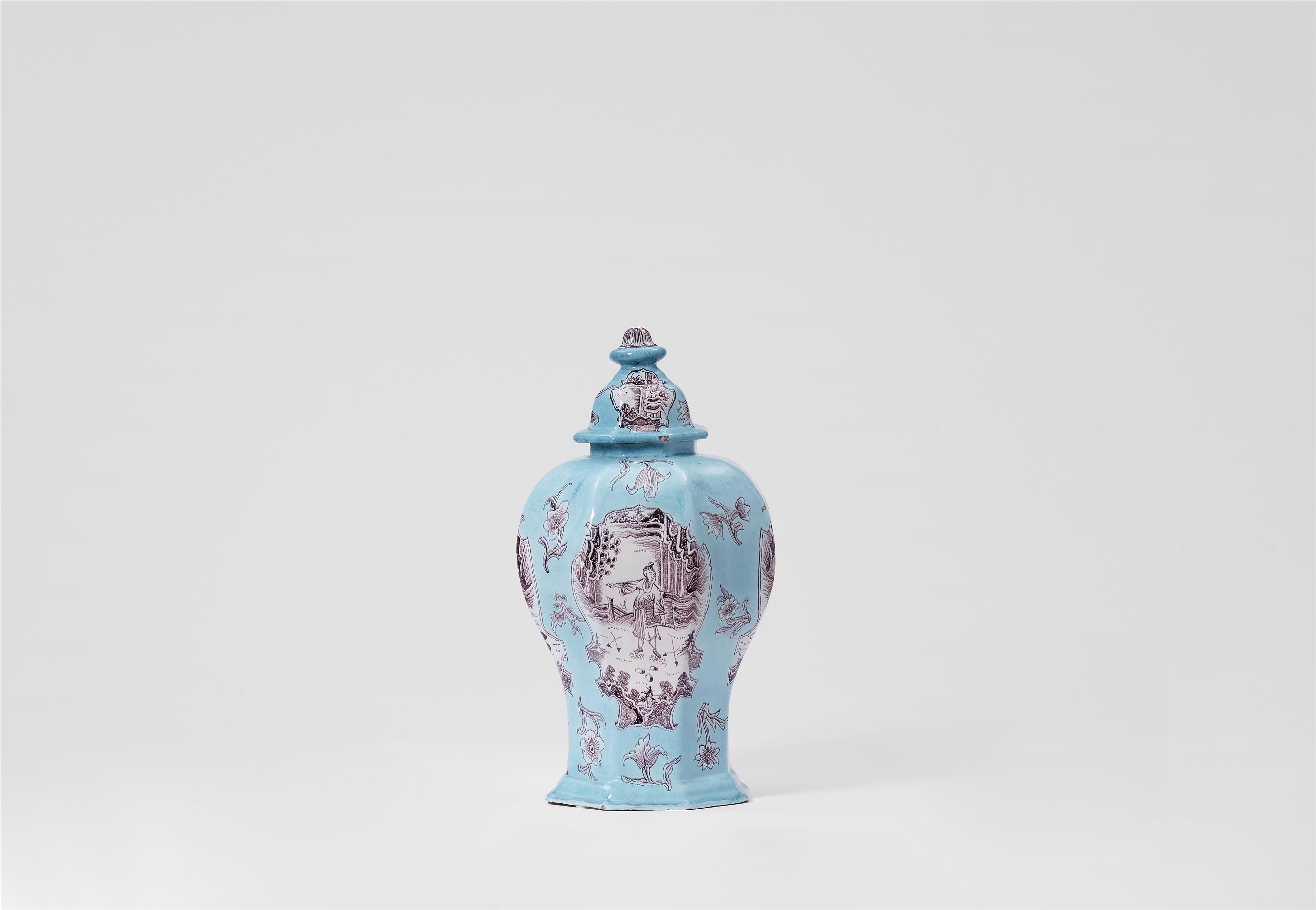 An important Berlin faience vase - image-2
