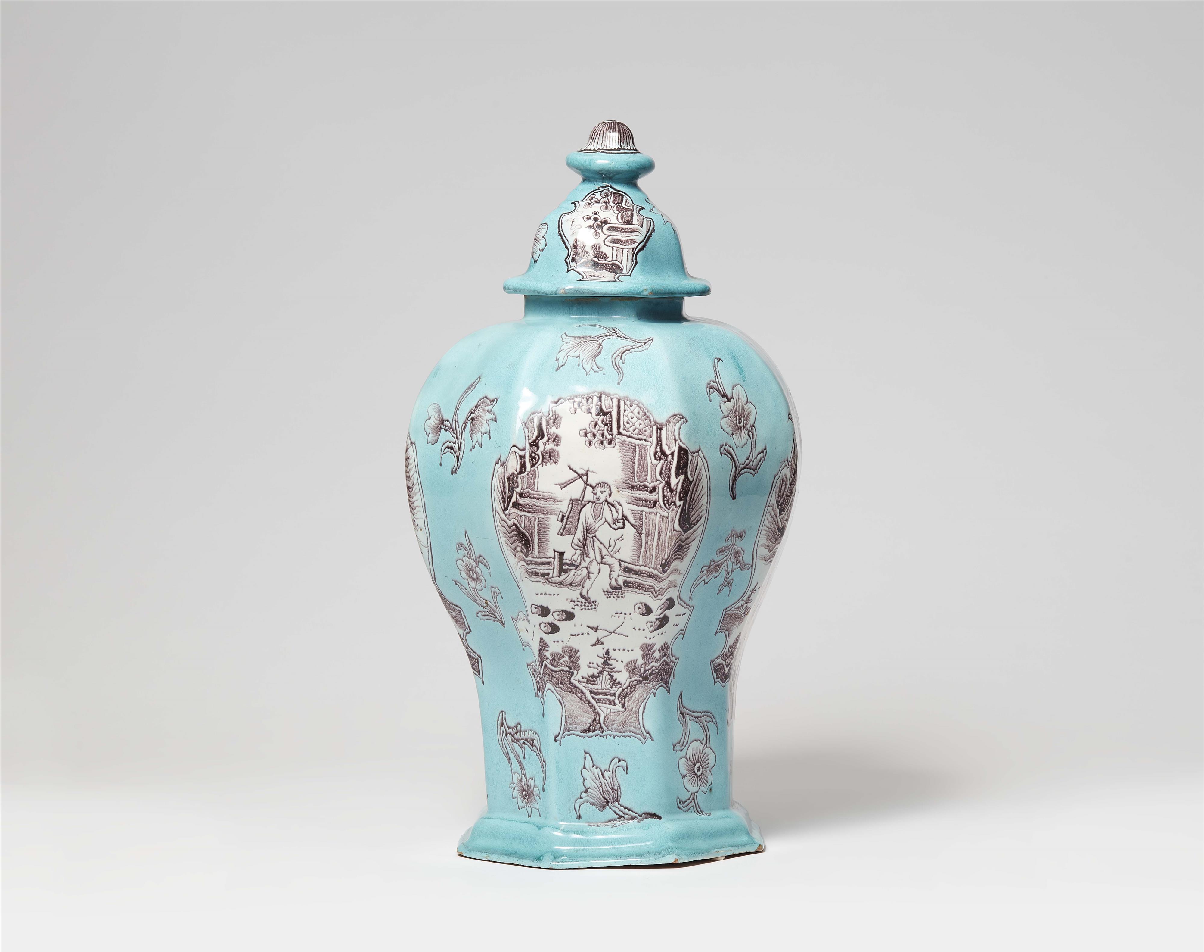 An important Berlin faience vase - image-1