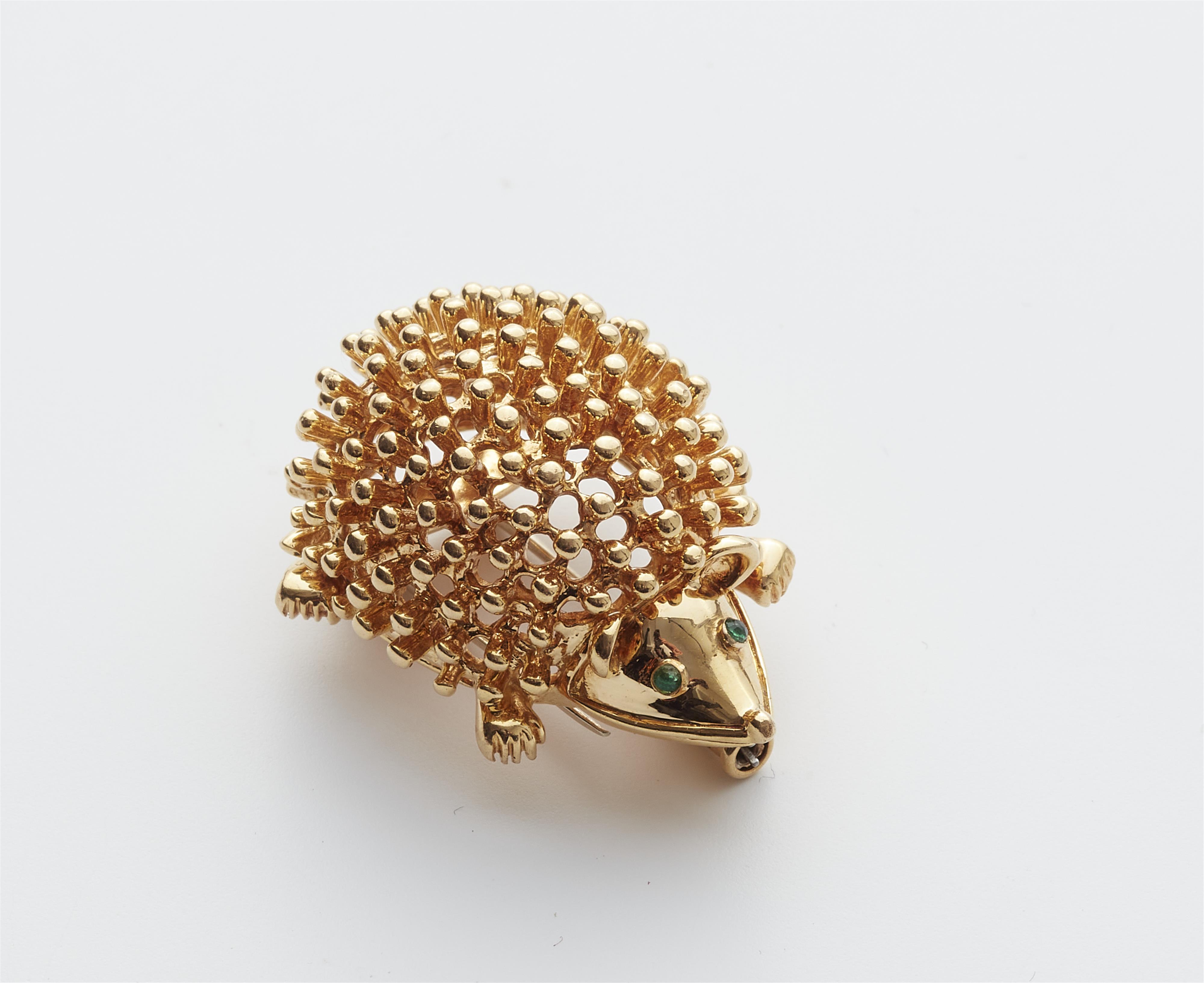 A small 18k gold and emerald hedgehog clip. - image-1