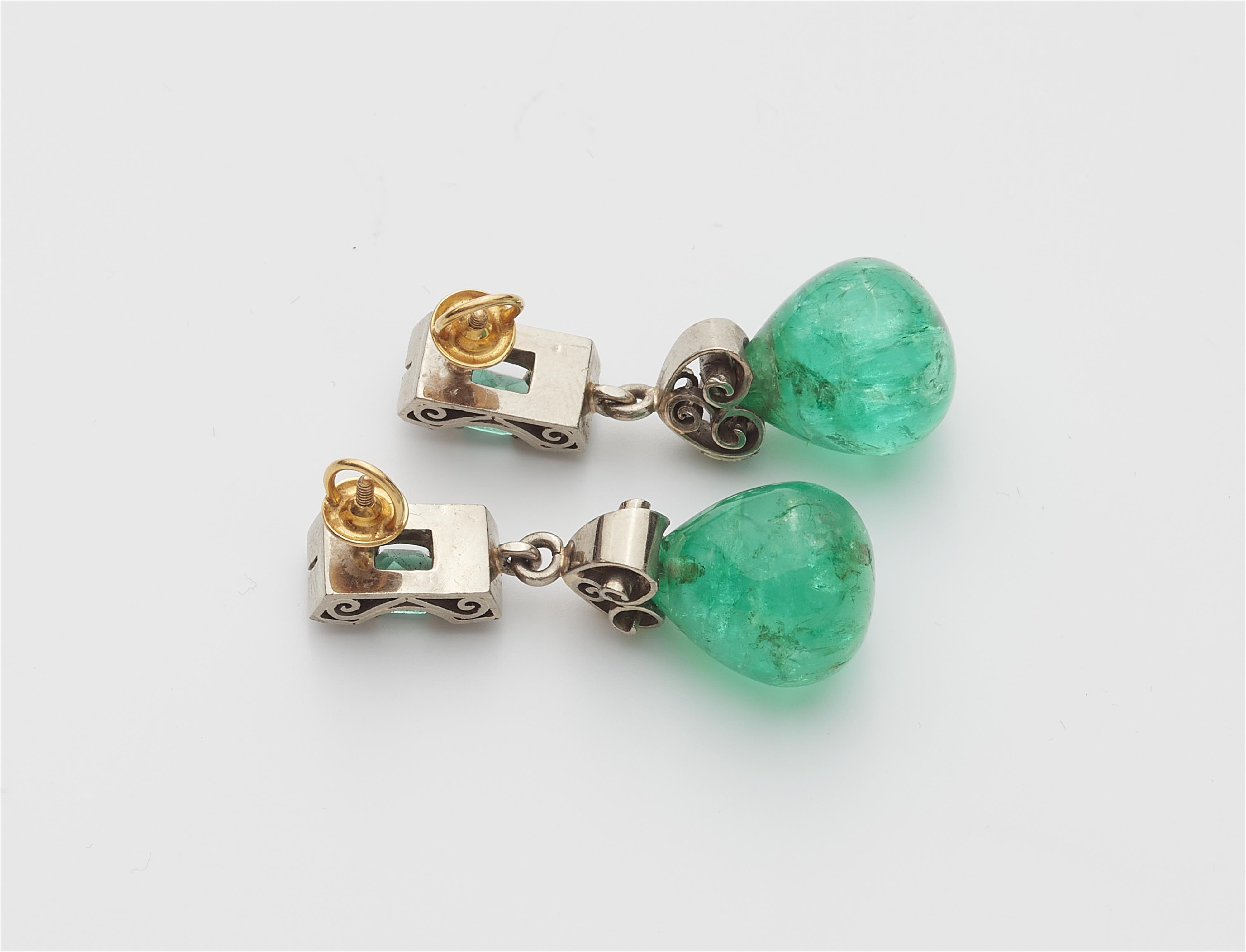 Paar Ohrringe mit Smaragdpampeln - image-2