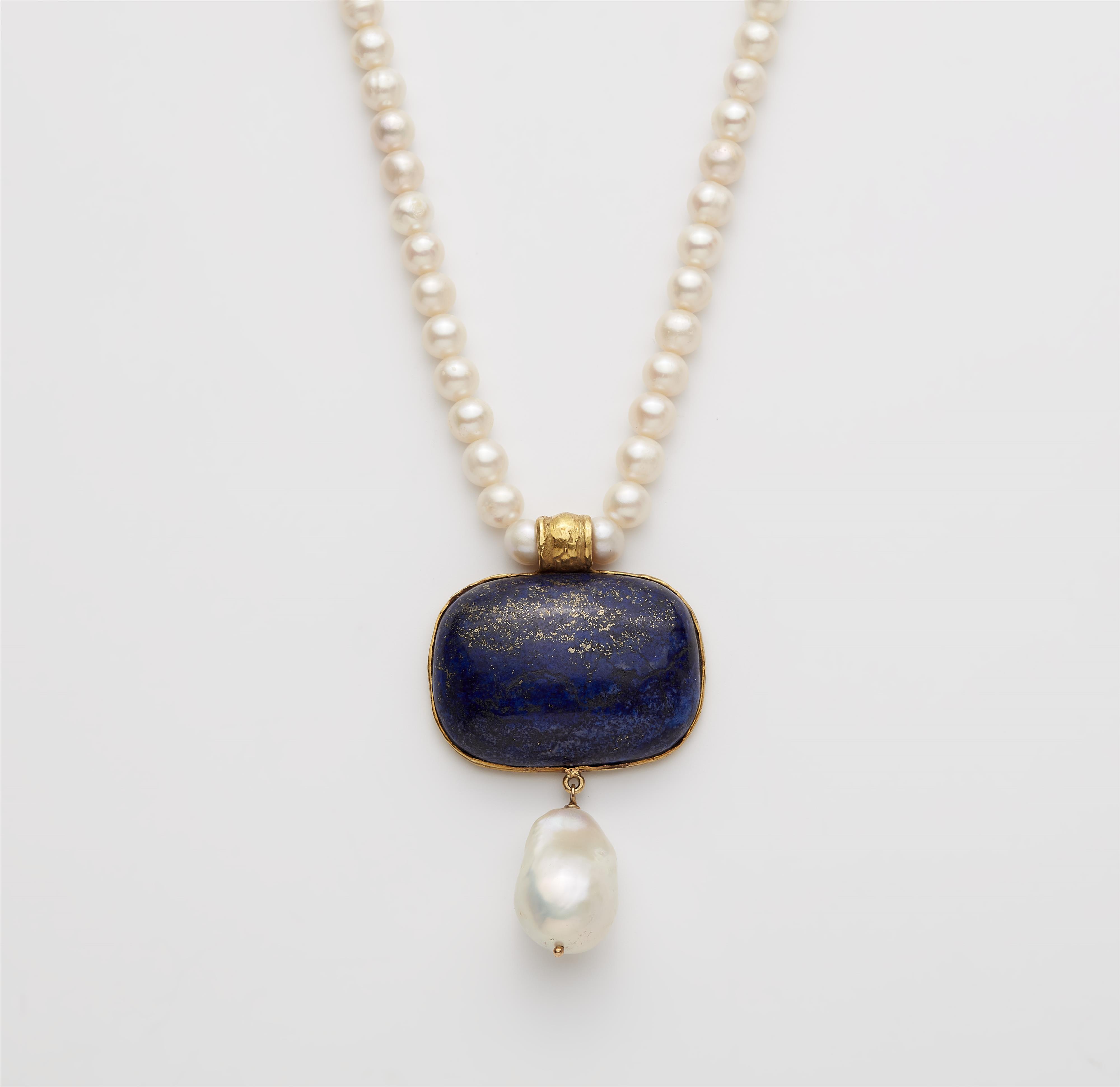 Perlenkette mit Lapislazuli-Anhänger - image-1